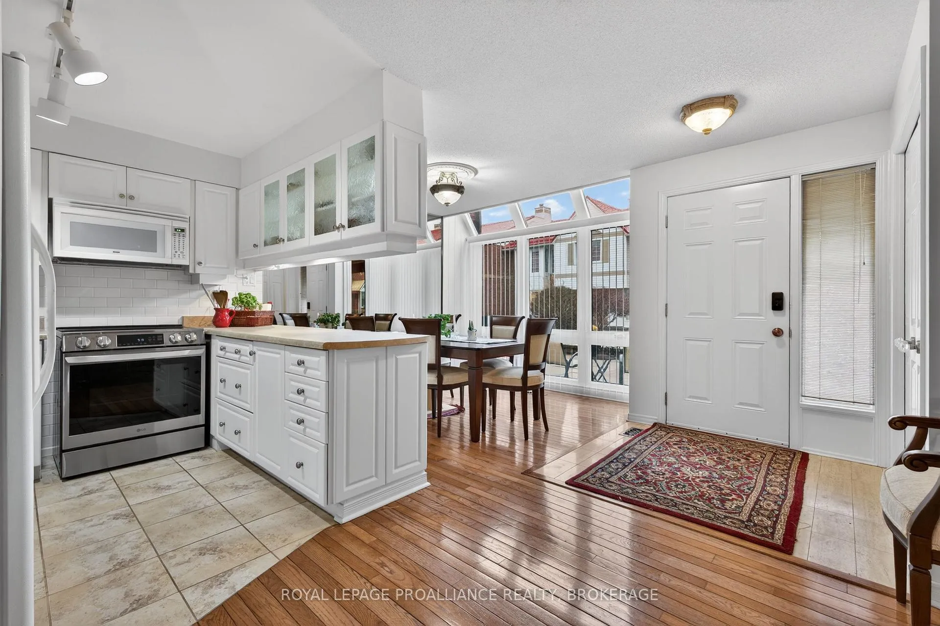 Photo 9 of Unit 22, 1 Place D'armes, Kingston, East of Sir John A. Blvd — HOMEH