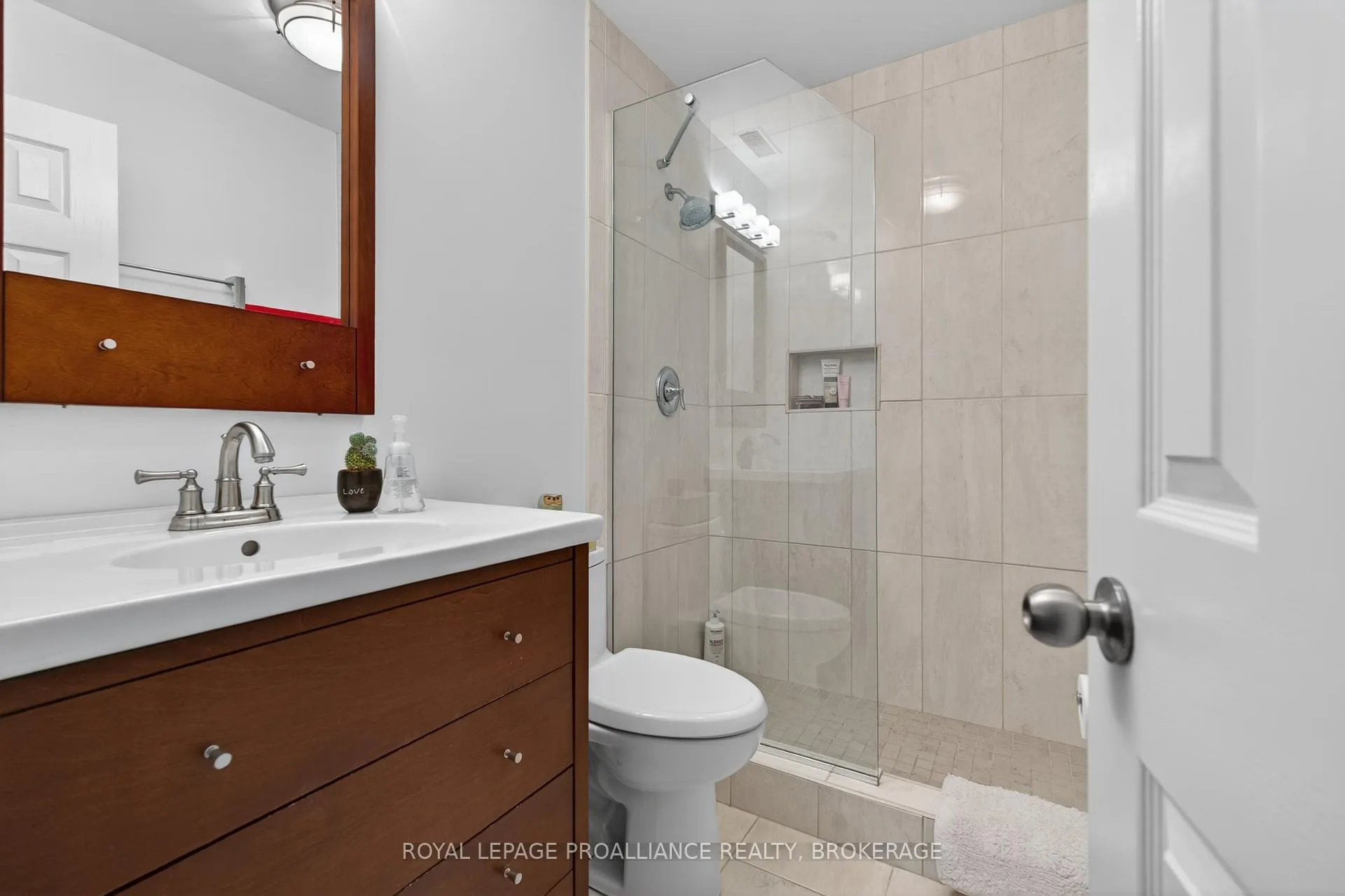 Photo 17 of Unit 22, 1 Place D'armes, Kingston, East of Sir John A. Blvd — HOMEH