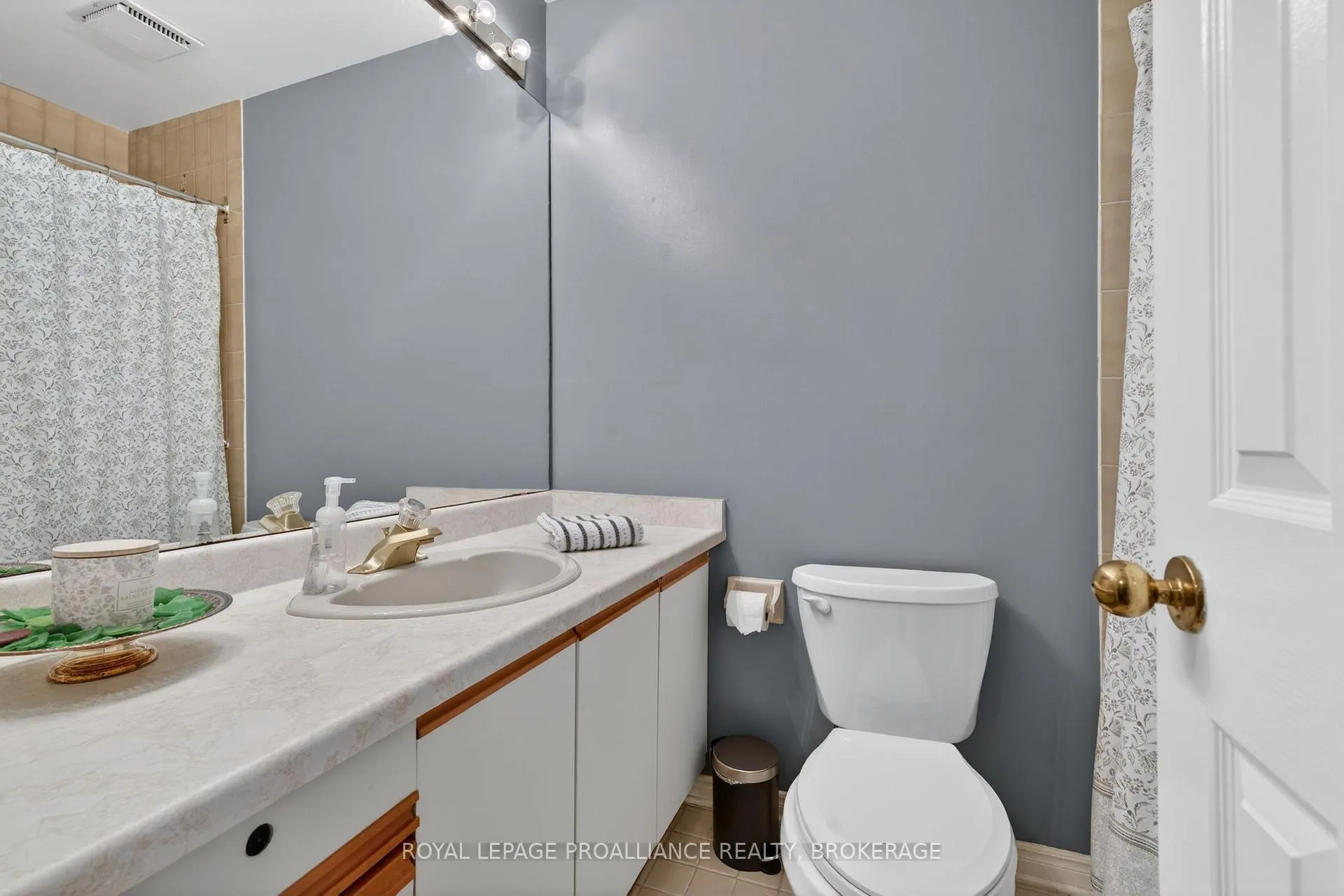 Photo 20 of Unit 22, 1 Place D'armes, Kingston, East of Sir John A. Blvd — HOMEH