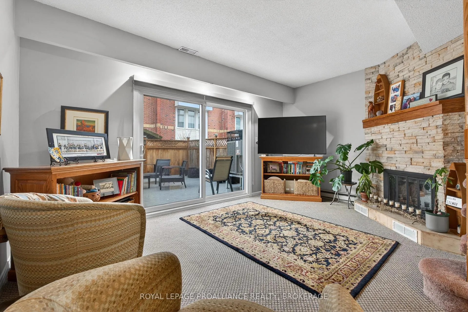 Photo 23 of Unit 22, 1 Place D'armes, Kingston, East of Sir John A. Blvd — HOMEH