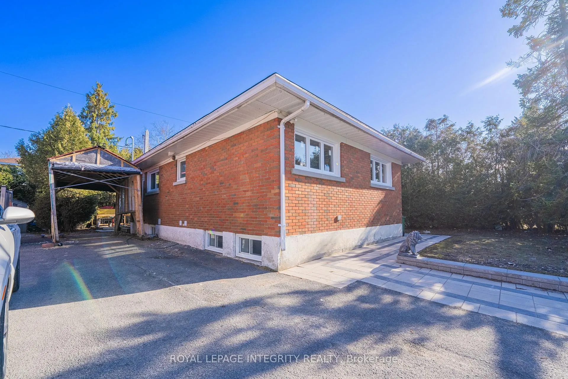 Photo 3 of 1746 - A Gage Crescent, Ottawa, Bel Air Heights — HOMEH