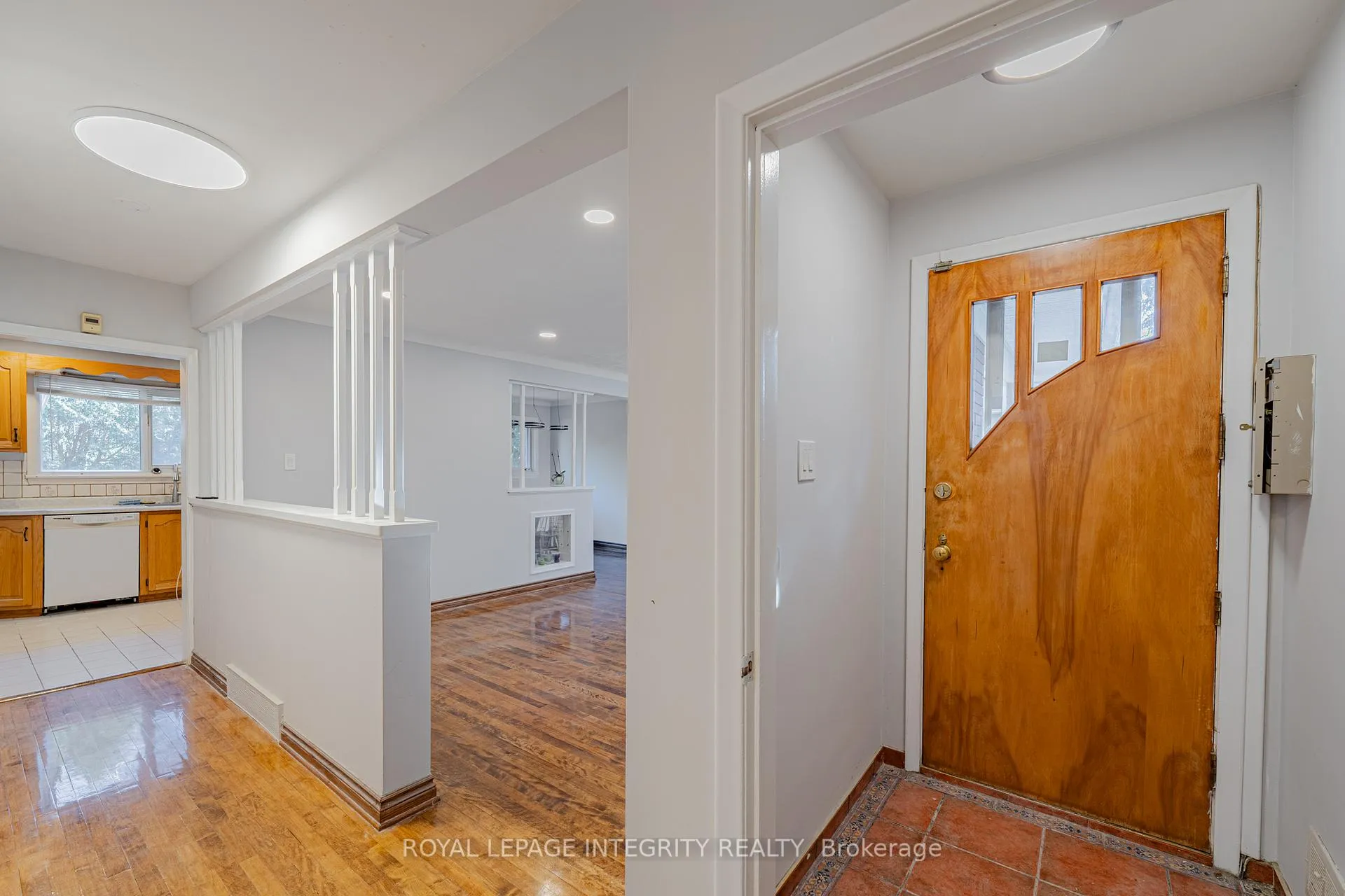 Photo 4 of 1746 - A Gage Crescent, Ottawa, Bel Air Heights — HOMEH