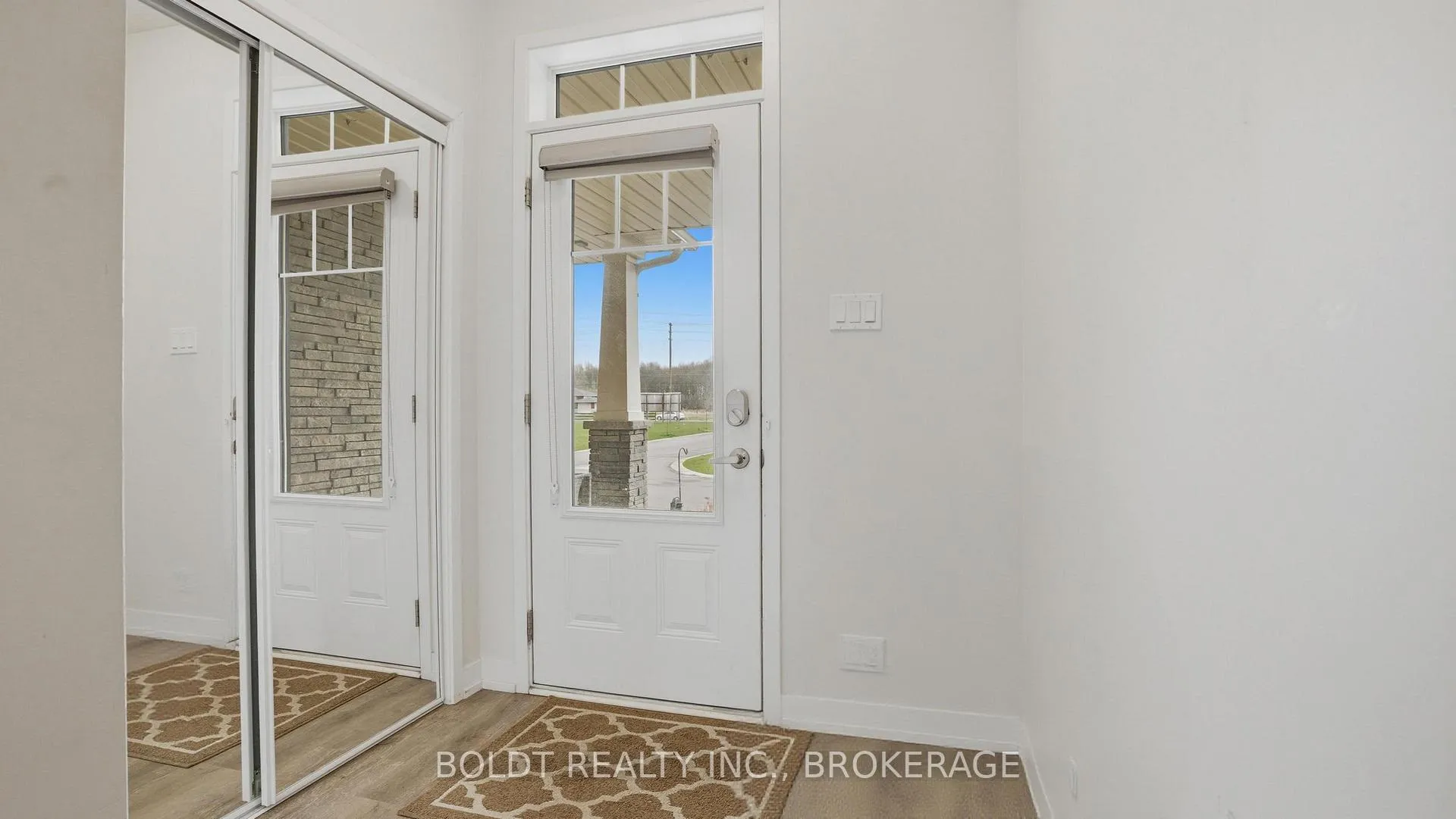 Photo 4 of Unit 11, 7789 Kalar Road, Niagara Falls, Brown — HOMEH