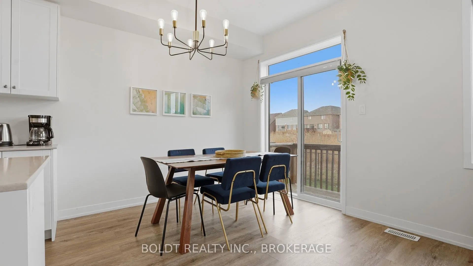Photo 10 of Unit 11, 7789 Kalar Road, Niagara Falls, Brown — HOMEH