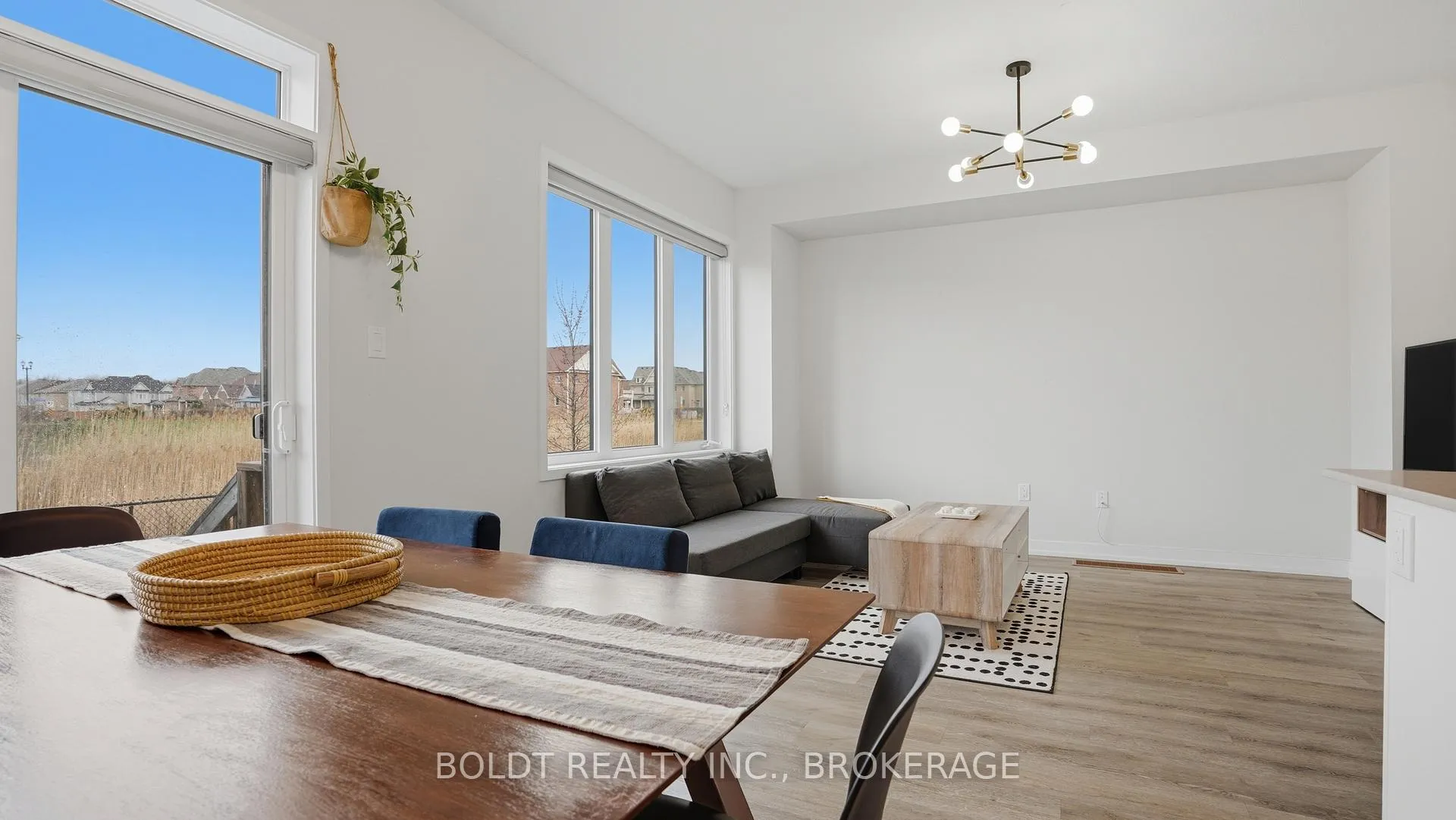 Photo 12 of Unit 11, 7789 Kalar Road, Niagara Falls, Brown — HOMEH