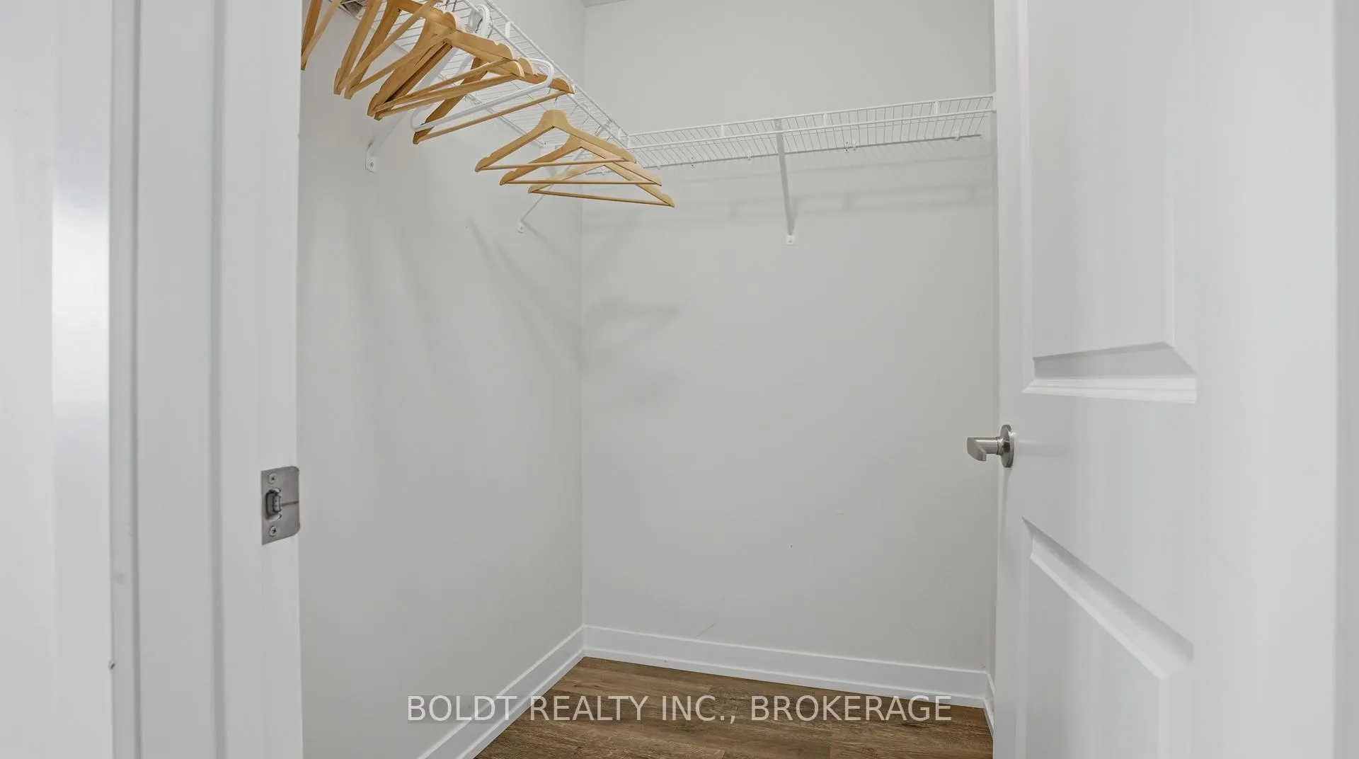 Photo 19 of Unit 11, 7789 Kalar Road, Niagara Falls, Brown — HOMEH