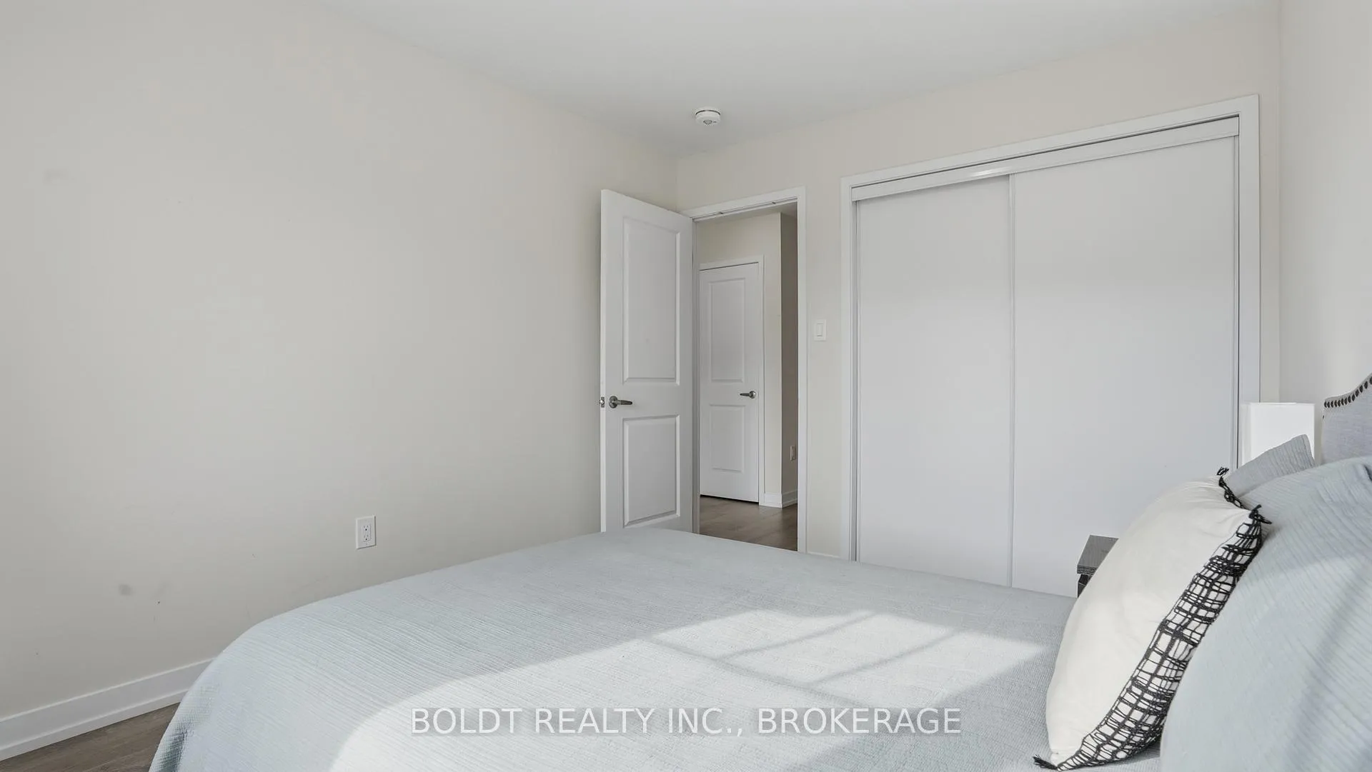 Photo 24 of Unit 11, 7789 Kalar Road, Niagara Falls, Brown — HOMEH
