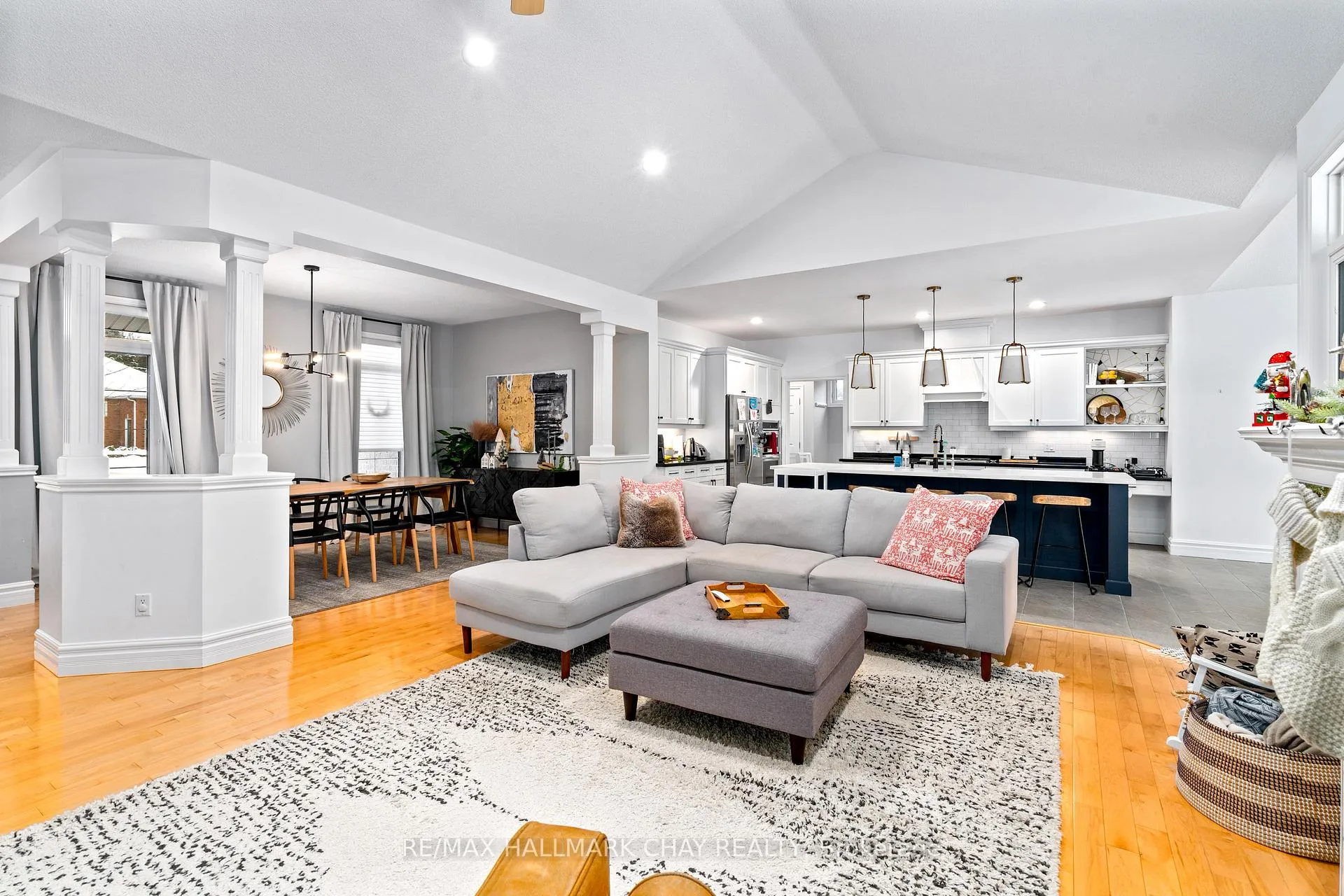 Photo 11 of 3 Forest Hill Drive, Springwater, Midhurst — HOMEH