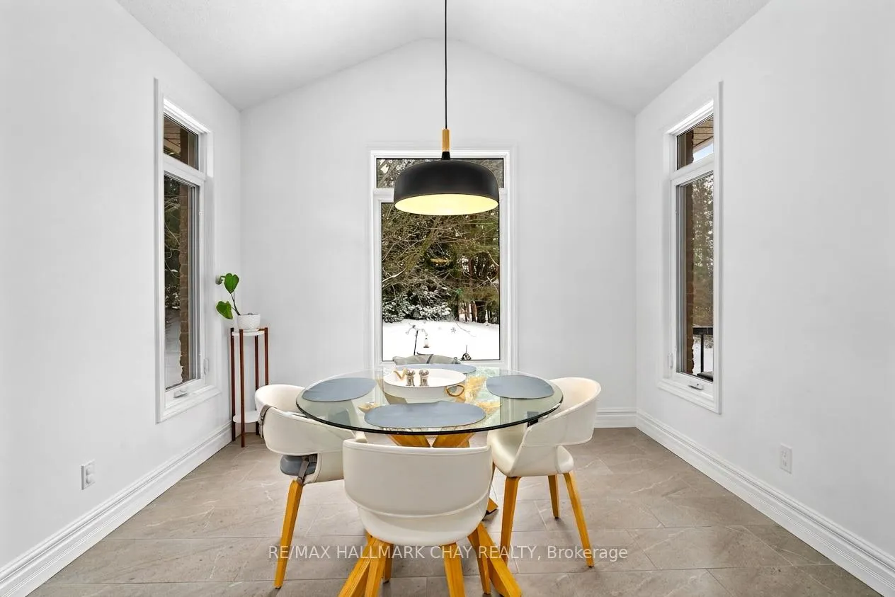 Photo 16 of 3 Forest Hill Drive, Springwater, Midhurst — HOMEH
