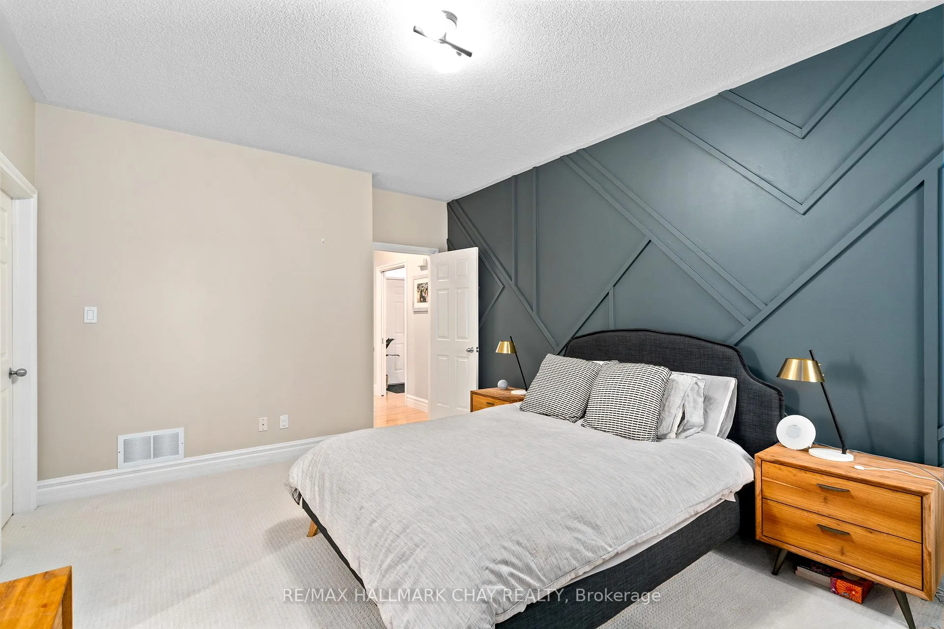 Photo 18 of 3 Forest Hill Drive, Springwater, Midhurst — HOMEH