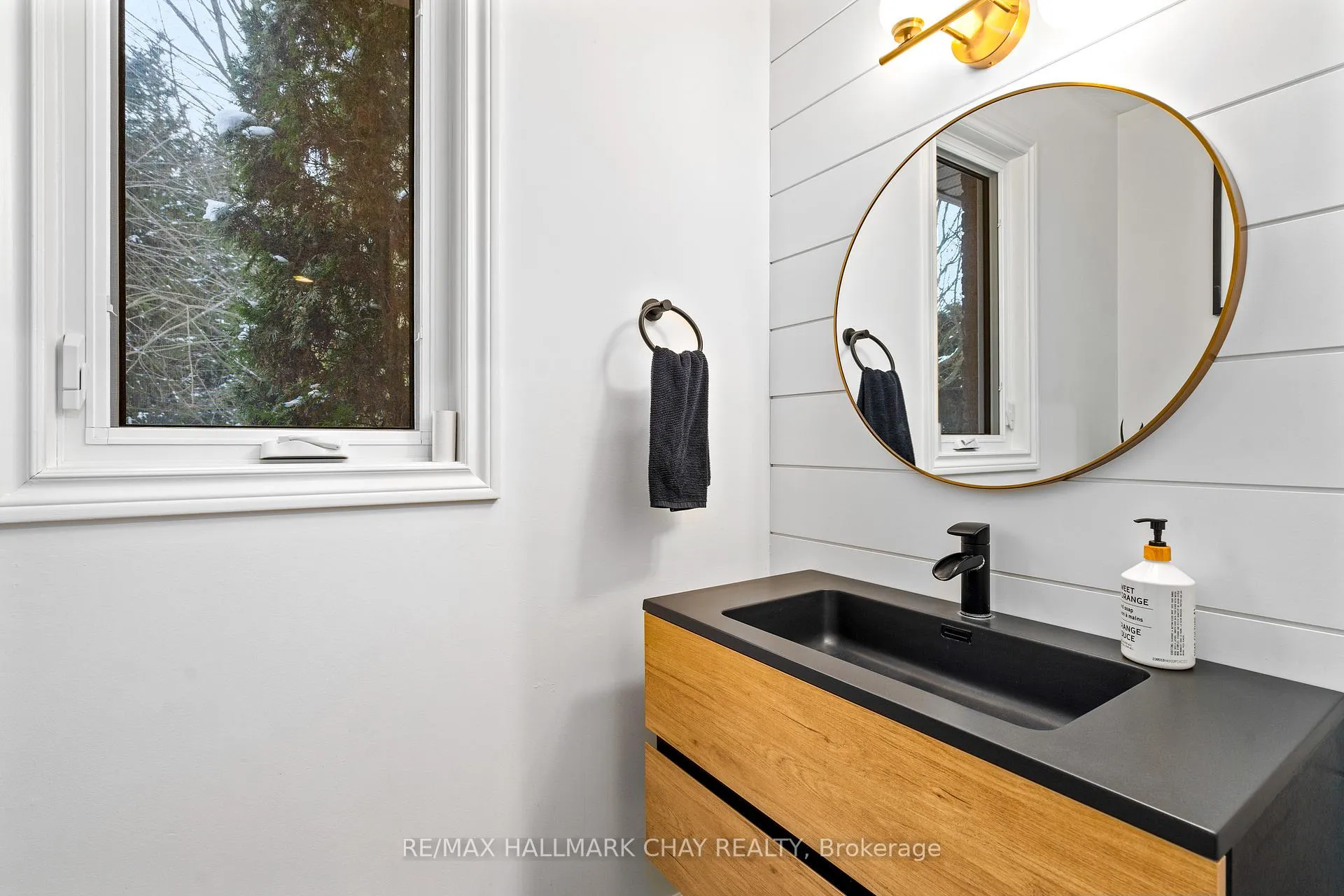 Photo 24 of 3 Forest Hill Drive, Springwater, Midhurst — HOMEH