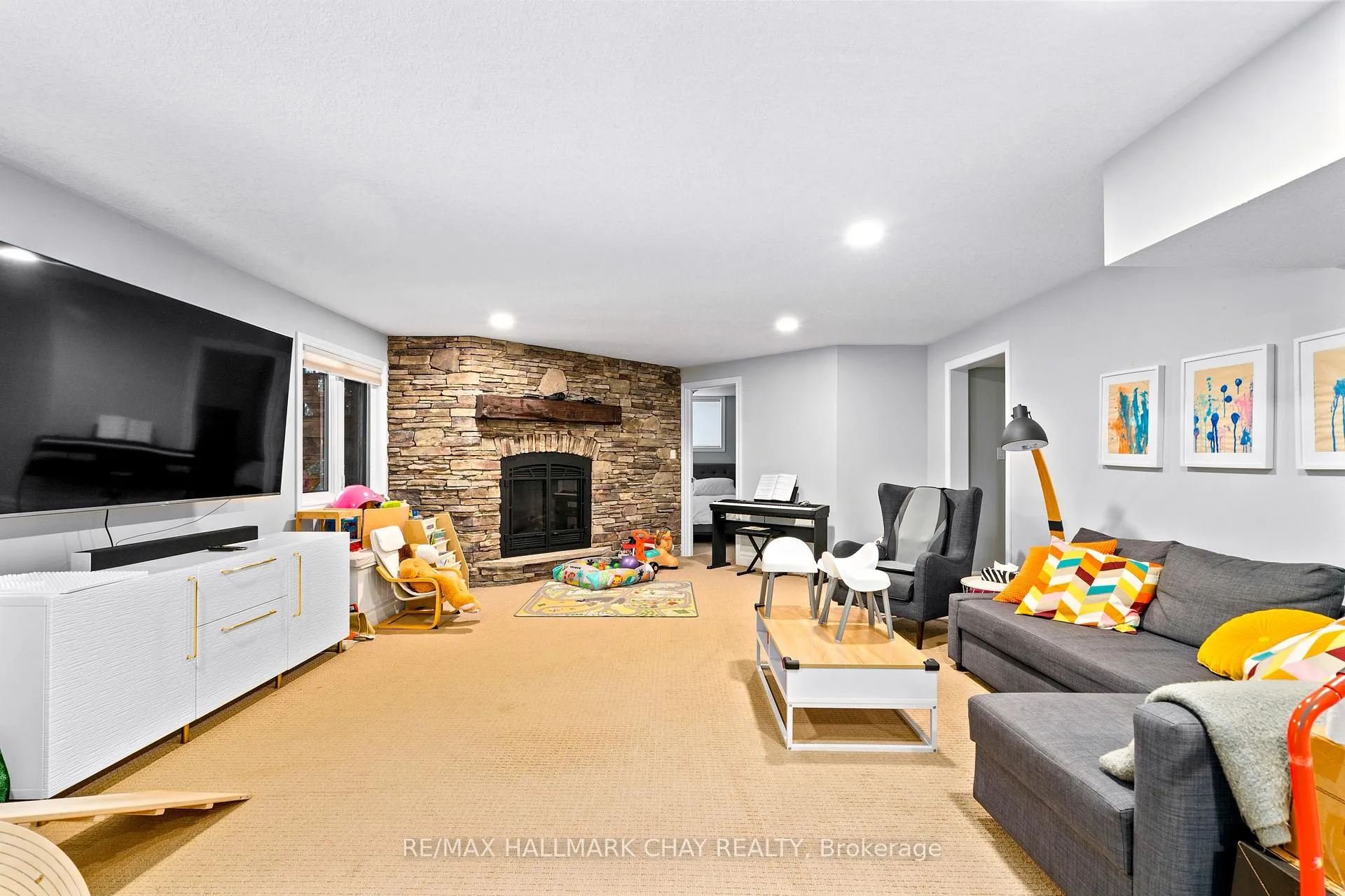 Photo 25 of 3 Forest Hill Drive, Springwater, Midhurst — HOMEH