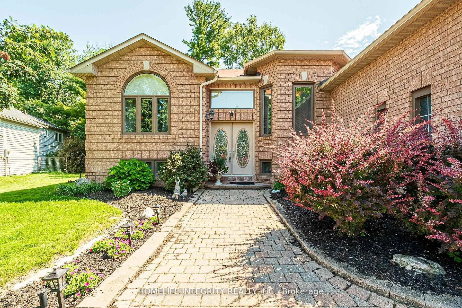 Photo 3 of 37 Brouwer Crescent, Wasaga Beach — HOMEH