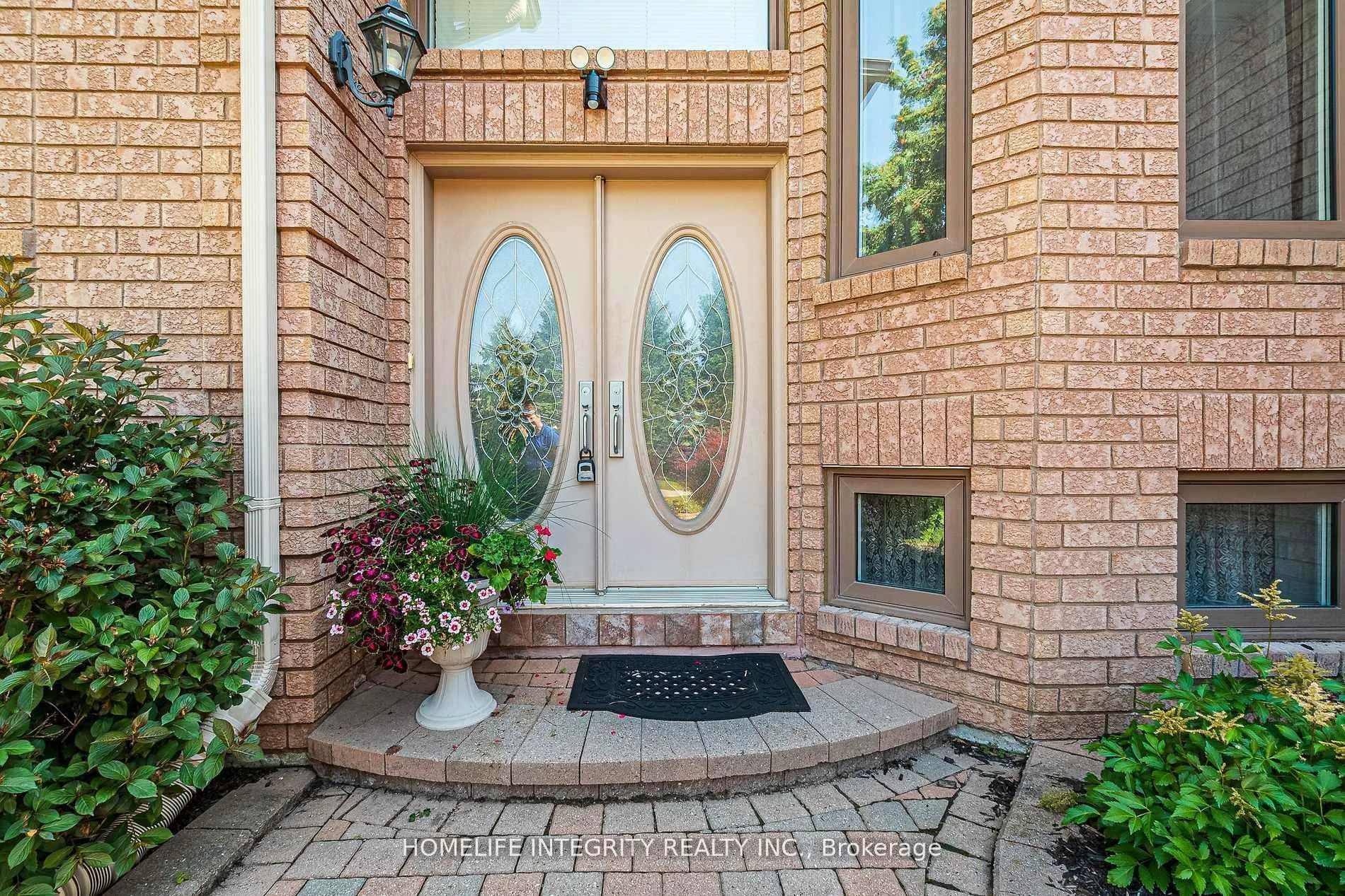 Photo 7 of 37 Brouwer Crescent, Wasaga Beach — HOMEH