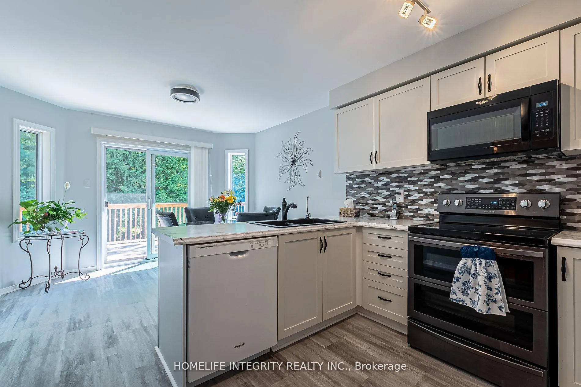 Photo 15 of 37 Brouwer Crescent, Wasaga Beach — HOMEH