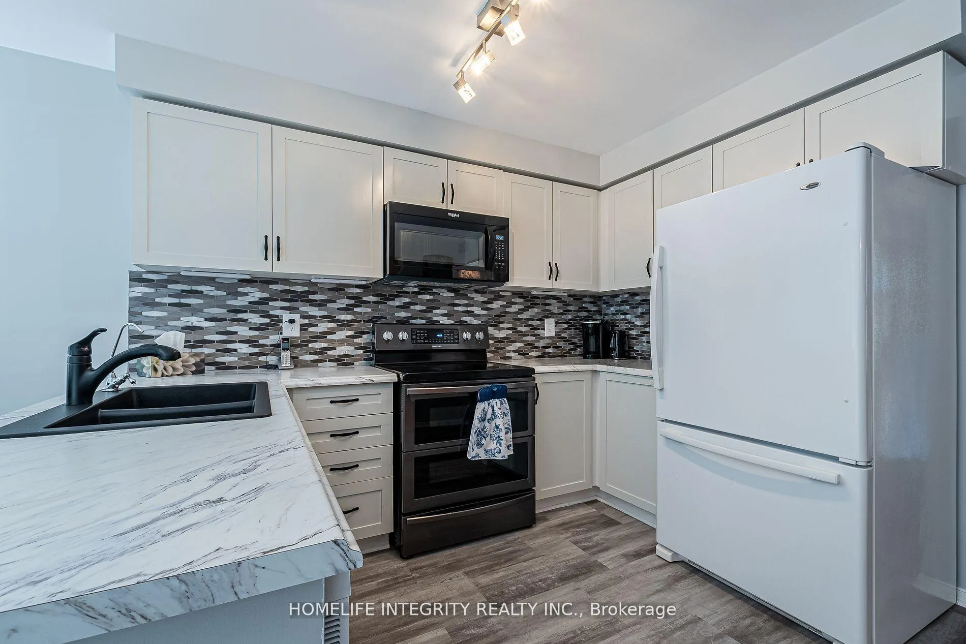 Photo 16 of 37 Brouwer Crescent, Wasaga Beach — HOMEH