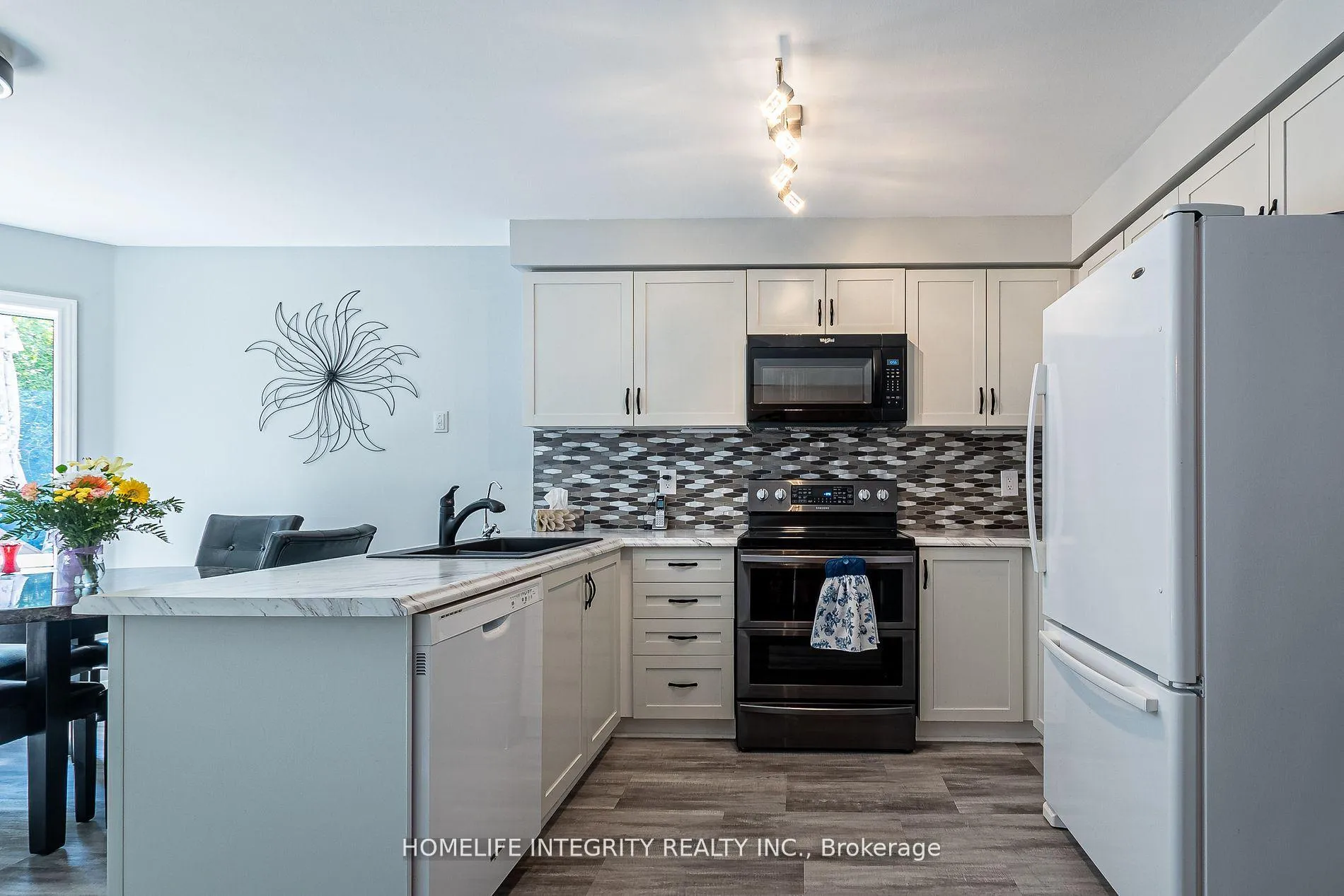 Photo 17 of 37 Brouwer Crescent, Wasaga Beach — HOMEH