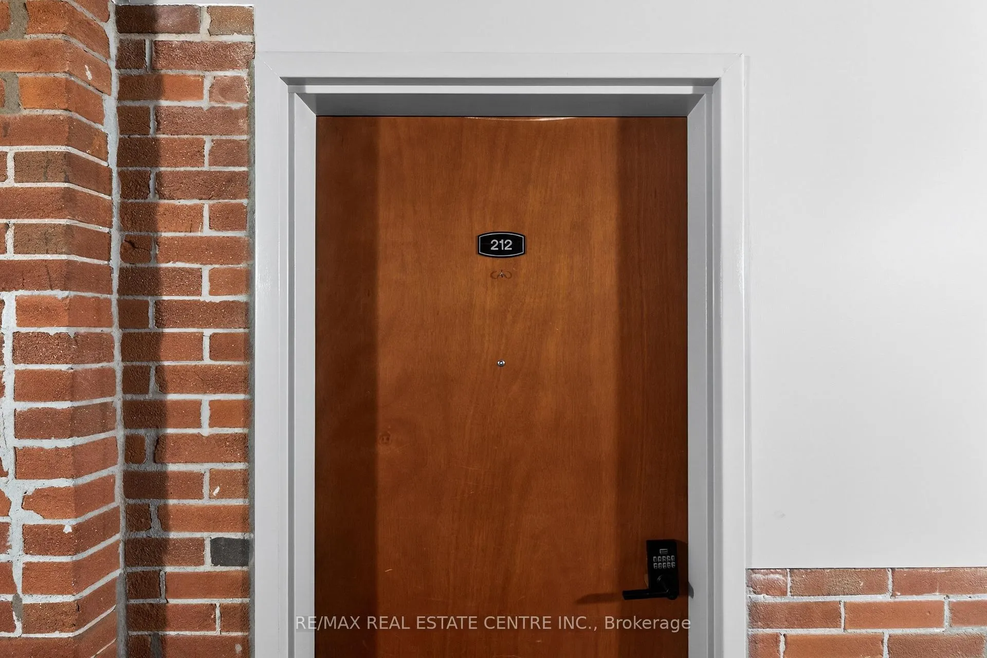 Photo 6 of Unit 212, 85 Spruce Street, Cambridge, East Galt — HOMEH