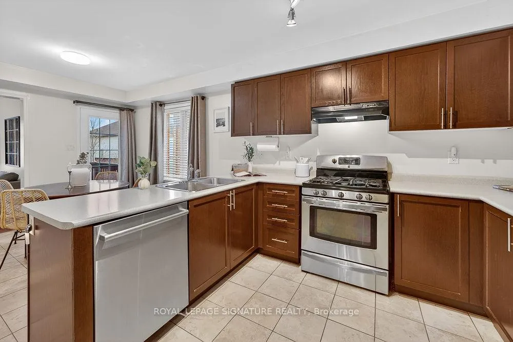 Photo 9 of 787 McCue Drive, Oshawa, Taunton — HOMEH
