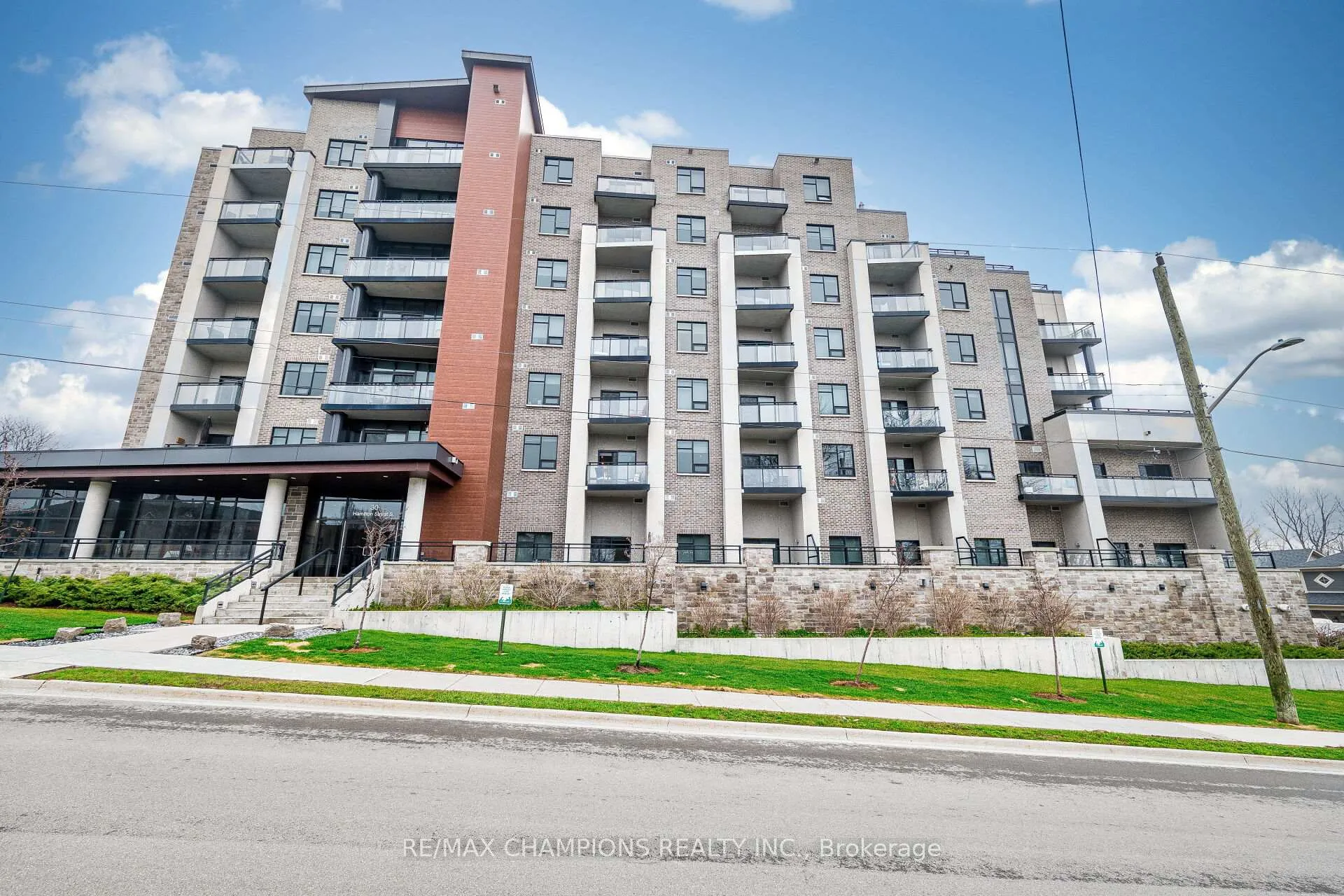 Photo 2 of 30 Hamilton Street, Hamilton, Waterdown — HOMEH