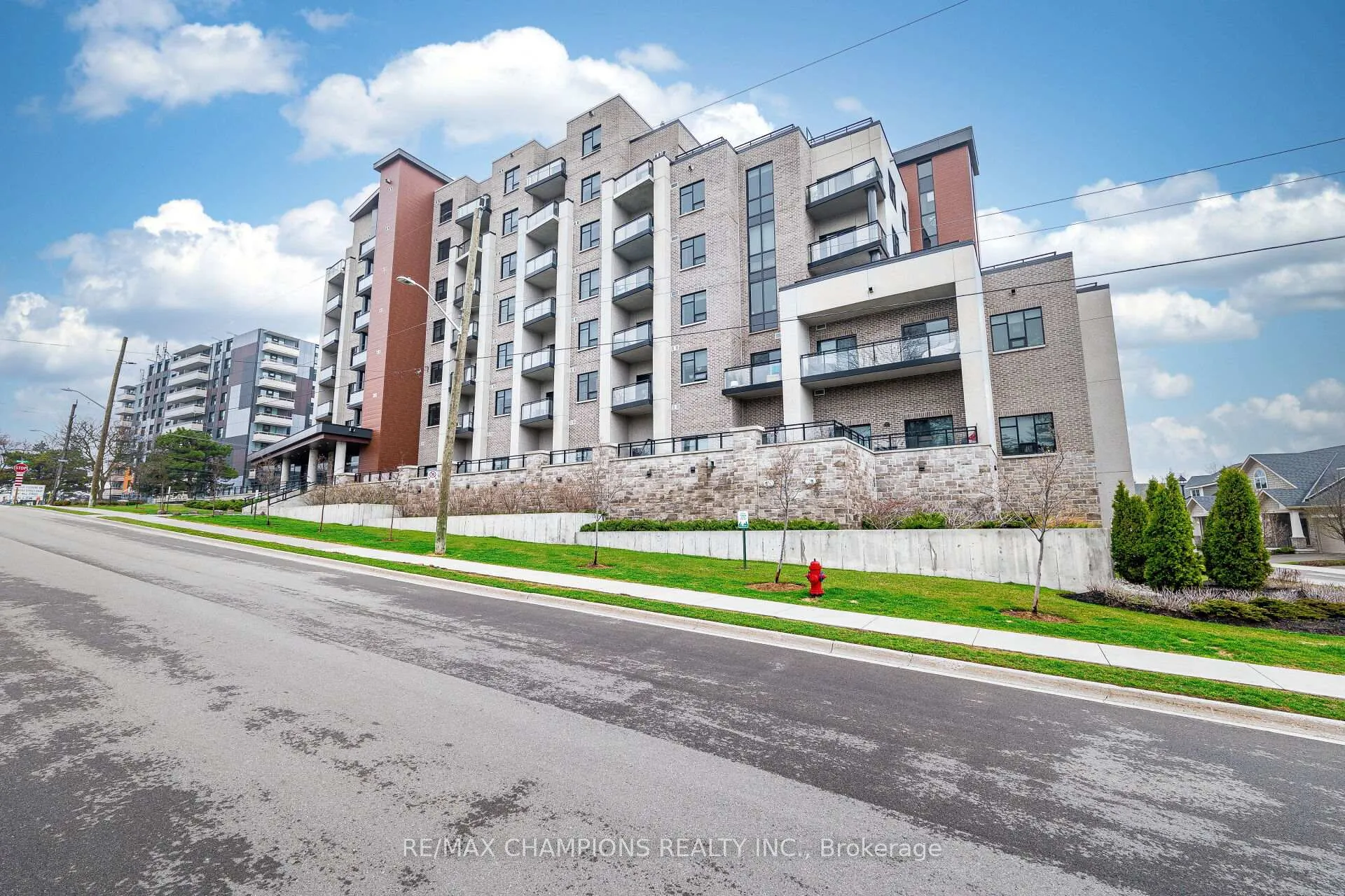 Photo 3 of 30 Hamilton Street, Hamilton, Waterdown — HOMEH