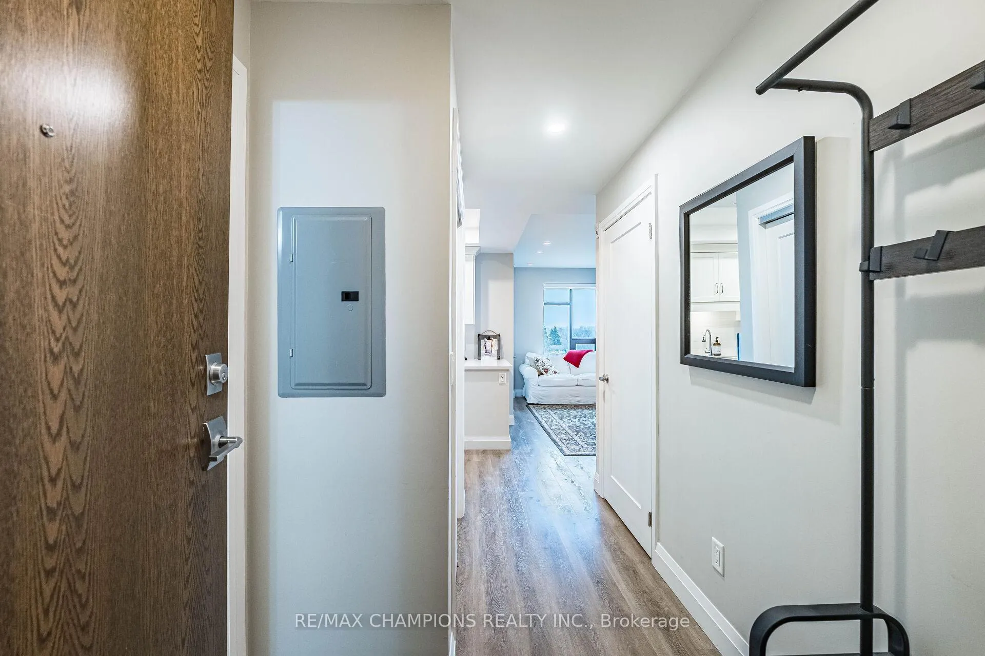 Photo 10 of 30 Hamilton Street, Hamilton, Waterdown — HOMEH