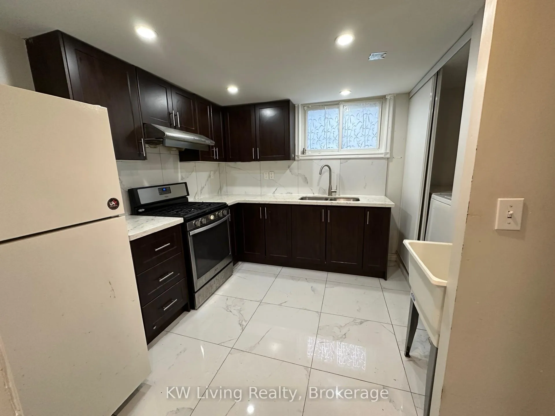 Photo 4 of 782 Liverpool Road, Pickering, Bay Ridges — HOMEH