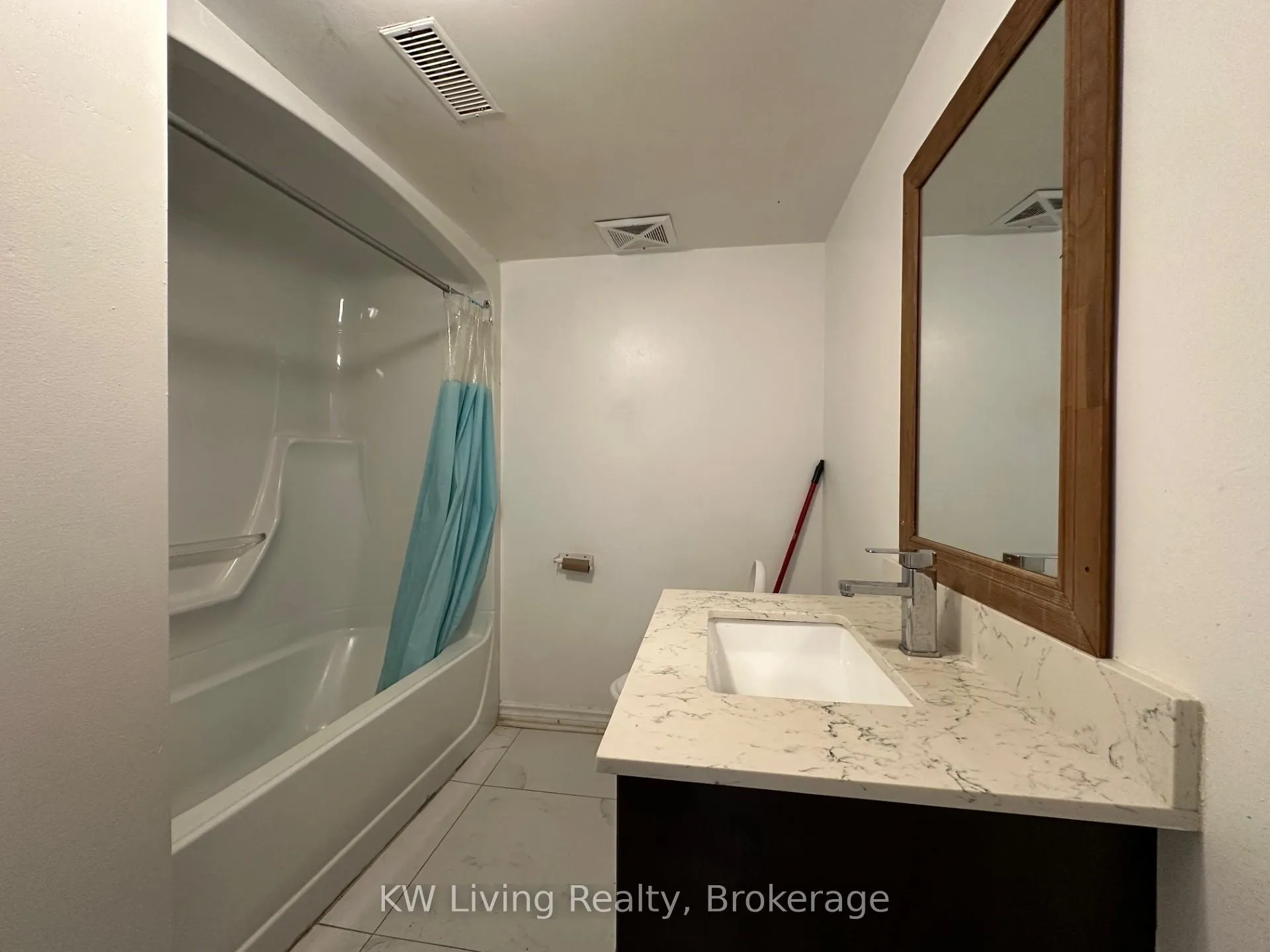 Photo 7 of 782 Liverpool Road, Pickering, Bay Ridges — HOMEH