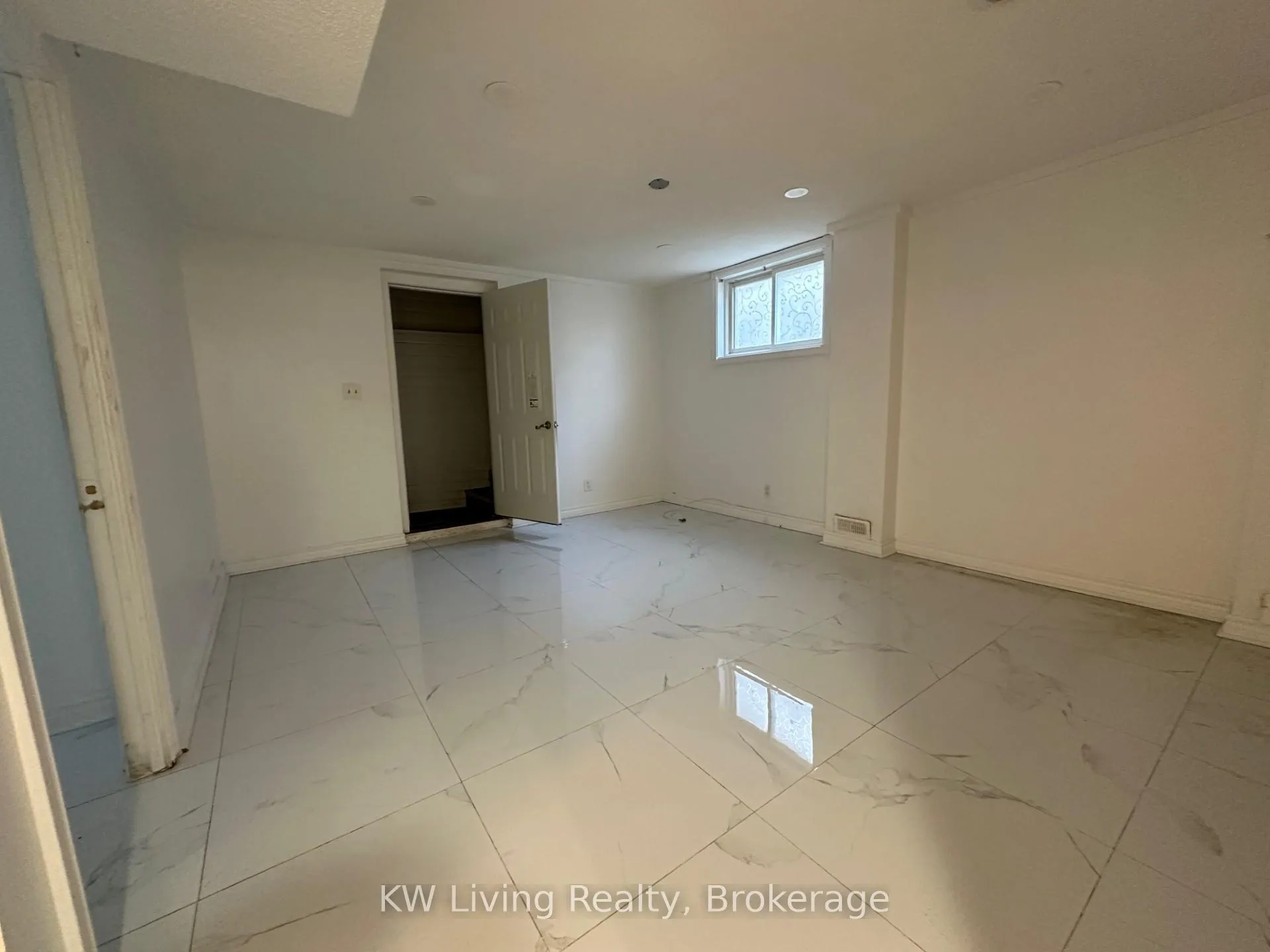 Photo 10 of 782 Liverpool Road, Pickering, Bay Ridges — HOMEH