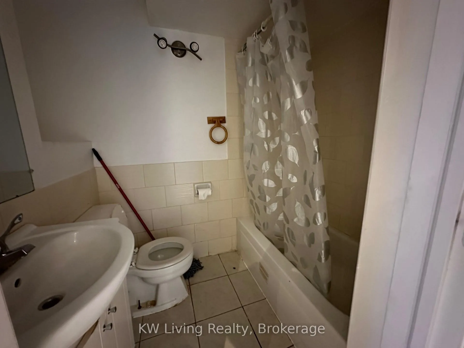 Photo 13 of 782 Liverpool Road, Pickering, Bay Ridges — HOMEH