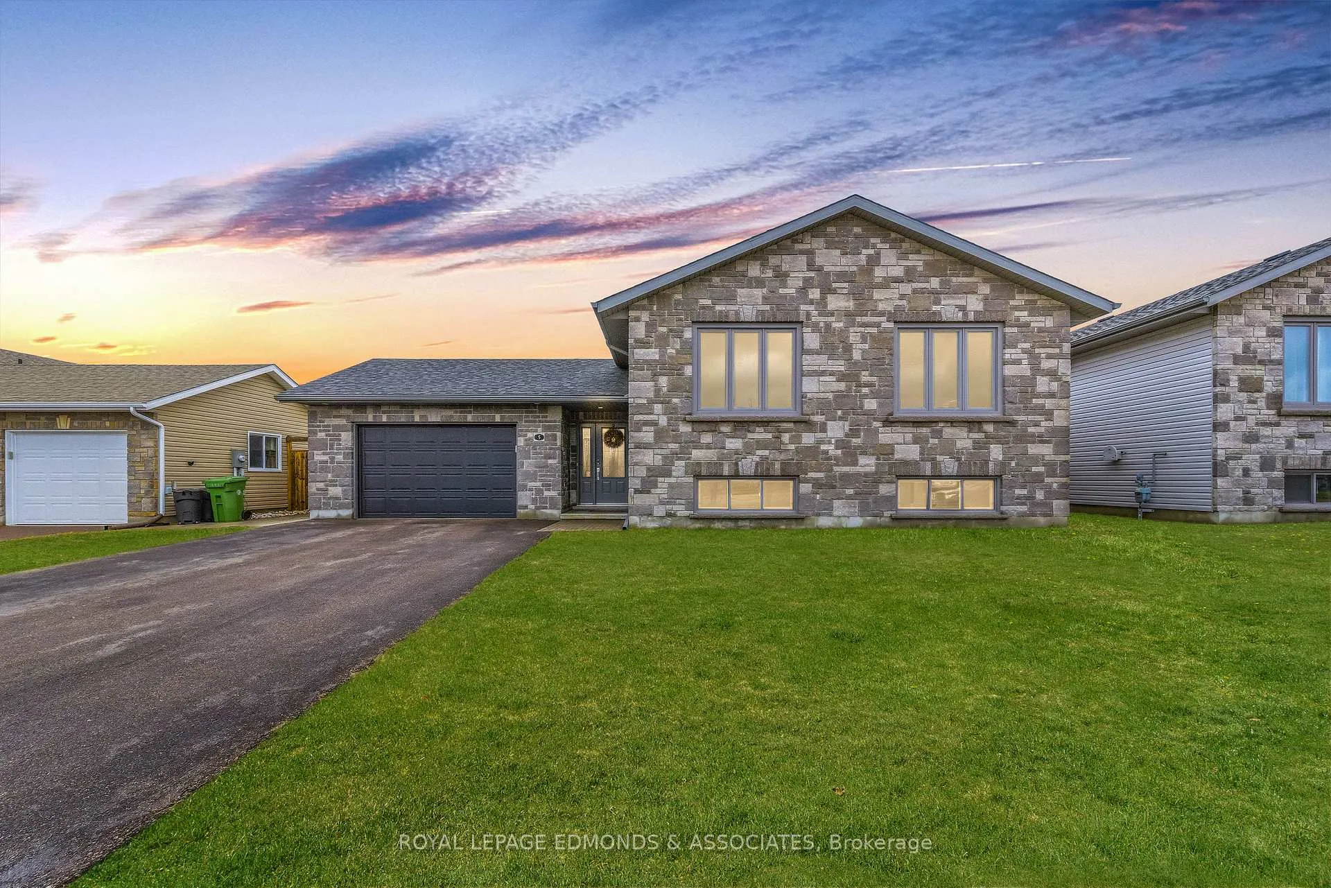 Photo 1 of 5 Nile Street, Petawawa — HOMEH