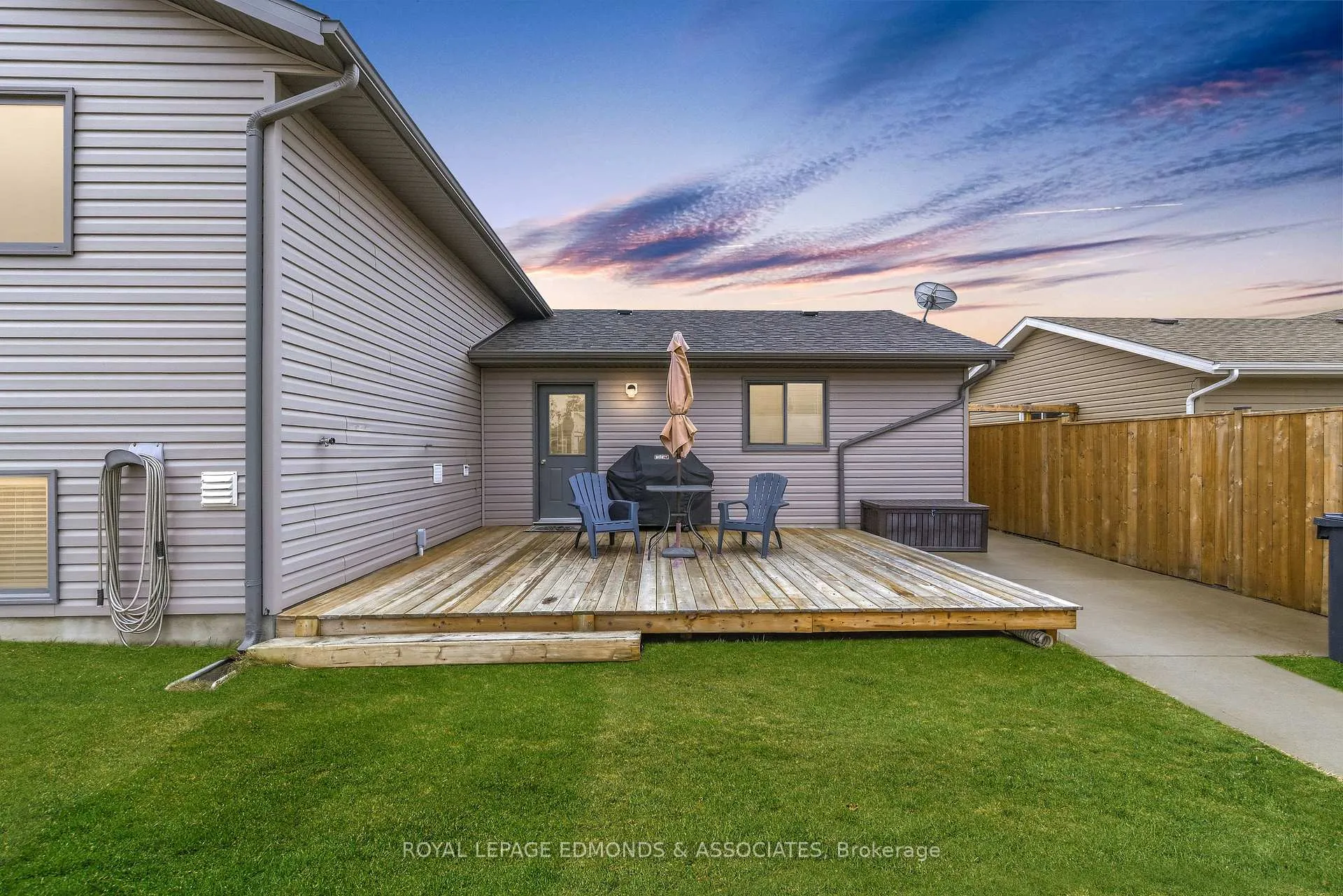Photo 2 of 5 Nile Street, Petawawa — HOMEH