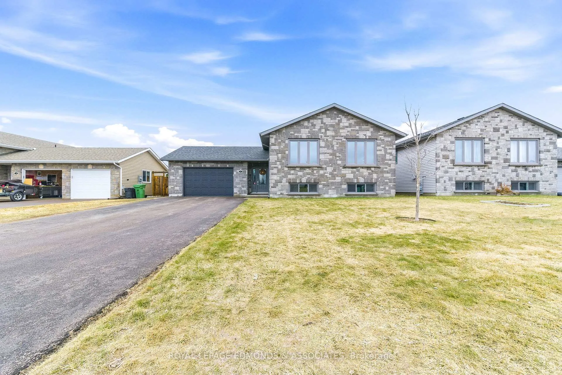 Photo 4 of 5 Nile Street, Petawawa — HOMEH