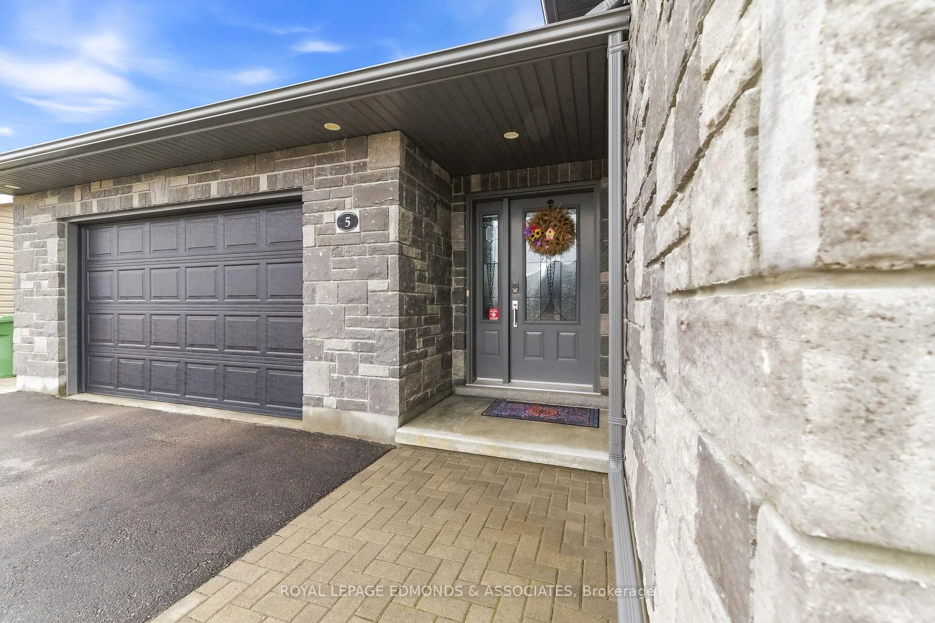Photo 5 of 5 Nile Street, Petawawa — HOMEH