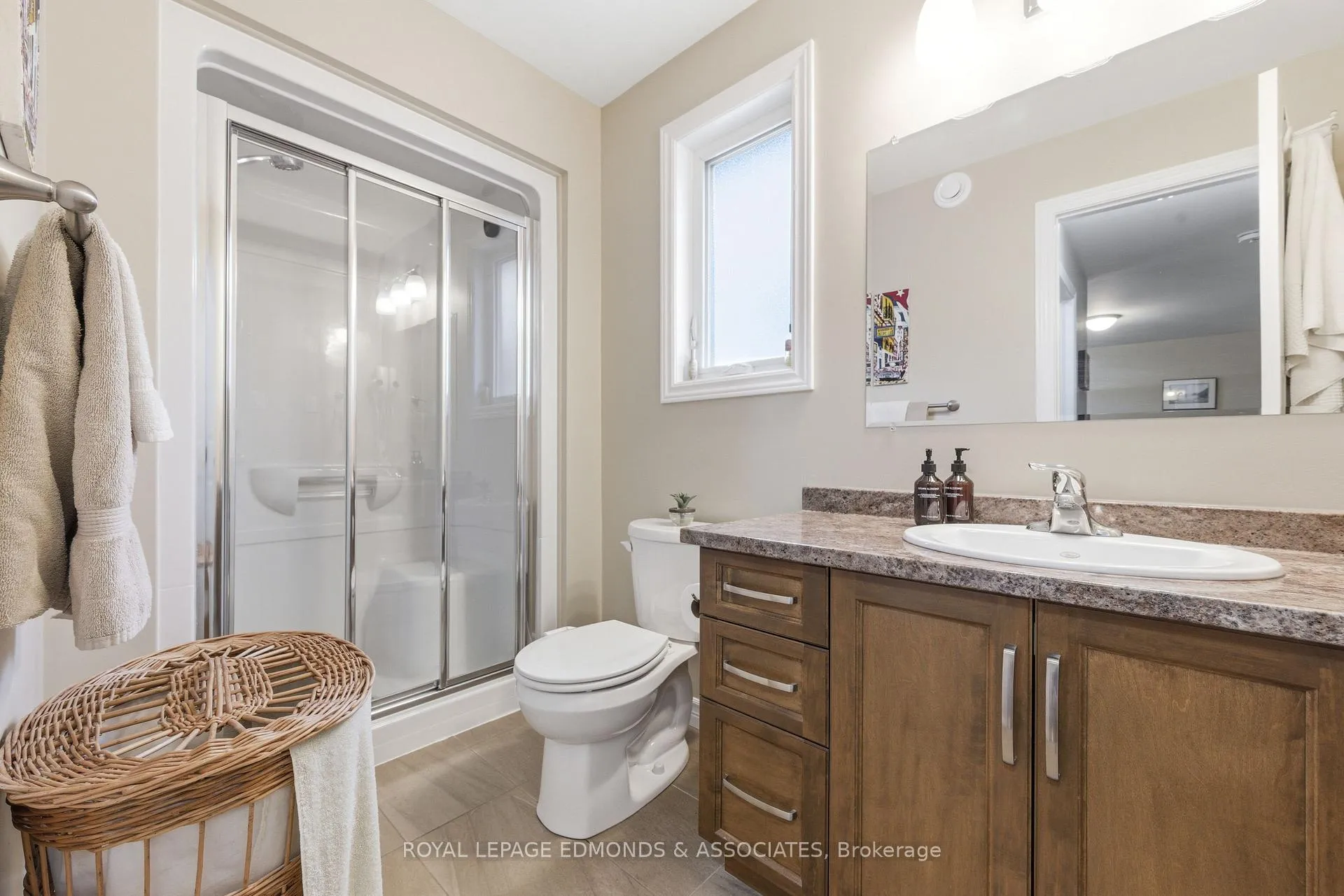 Photo 23 of 5 Nile Street, Petawawa — HOMEH