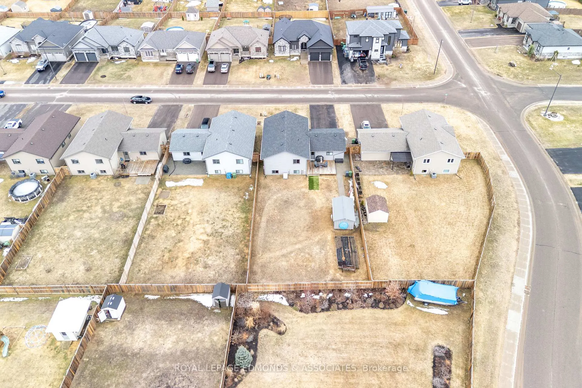 Photo 47 of 5 Nile Street, Petawawa — HOMEH