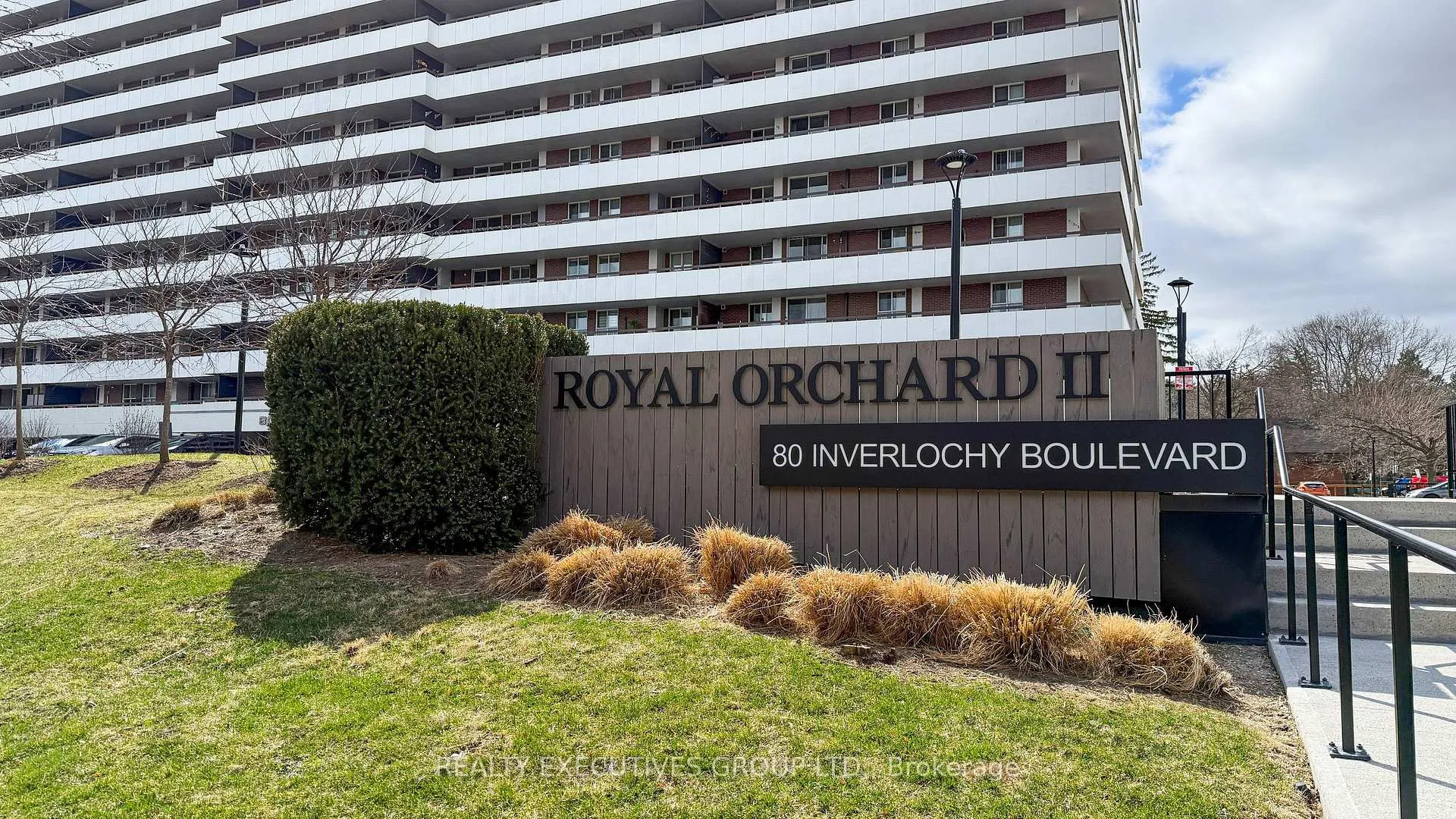 Photo 2 of Unit 701, 80 Inverlochy Boulevard, Markham, Royal Orchard — HOMEH