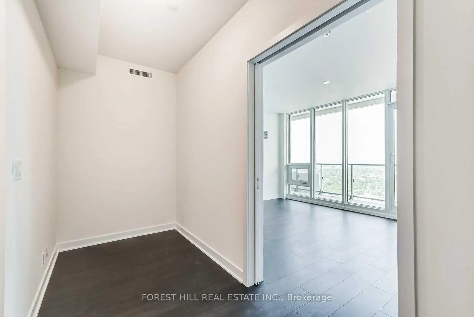 Photo 8 of Unit 5706, 2221 Yonge Street, Toronto, Mount Pleasant West — HOMEH