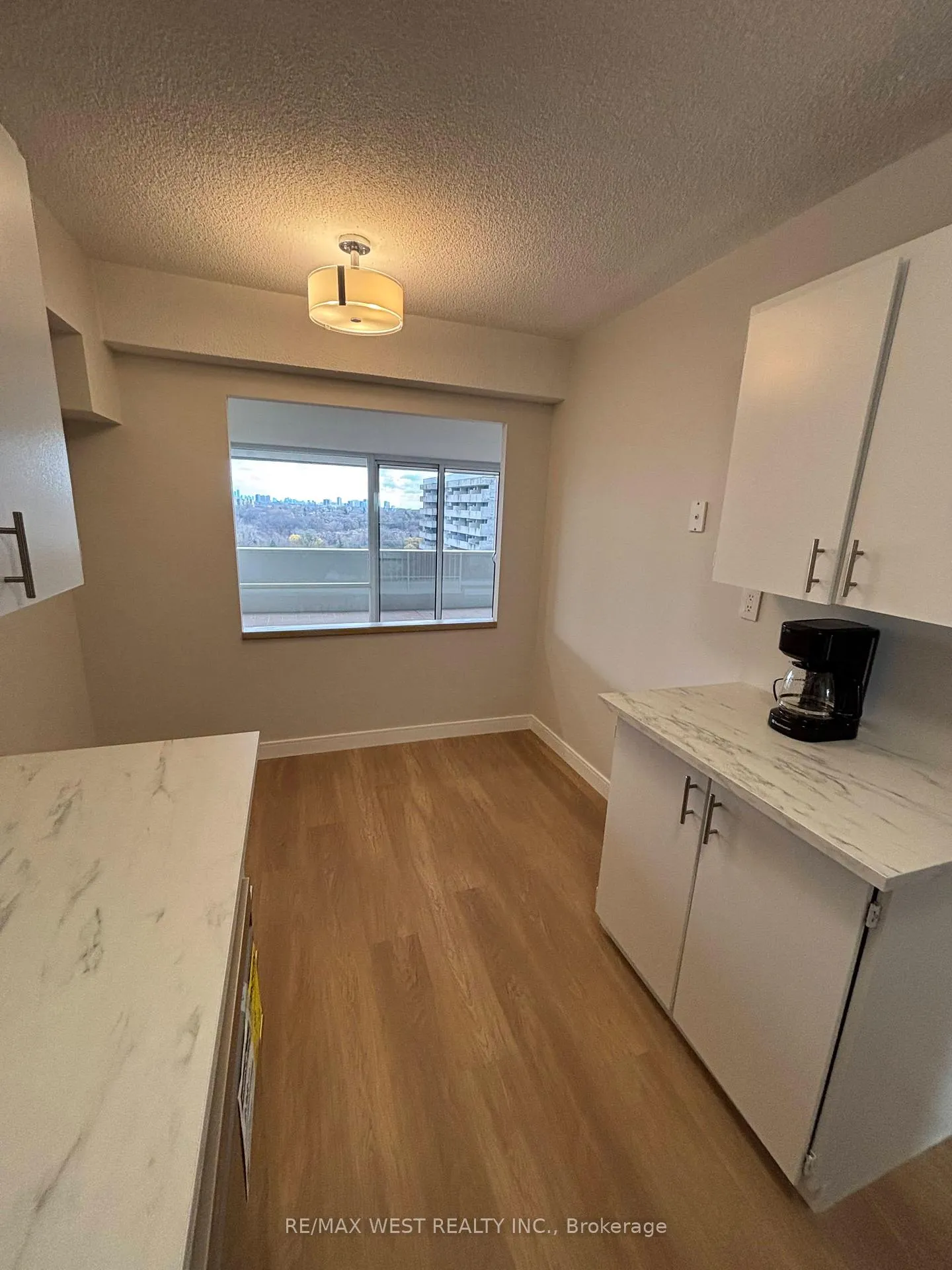 Photo 6 of Unit 1908, 260 Scarlett Road, Toronto, Rockcliffe-Smythe — HOMEH