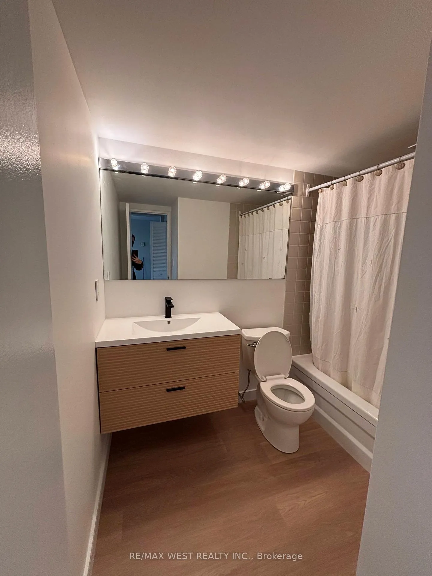 Photo 14 of Unit 1908, 260 Scarlett Road, Toronto, Rockcliffe-Smythe — HOMEH