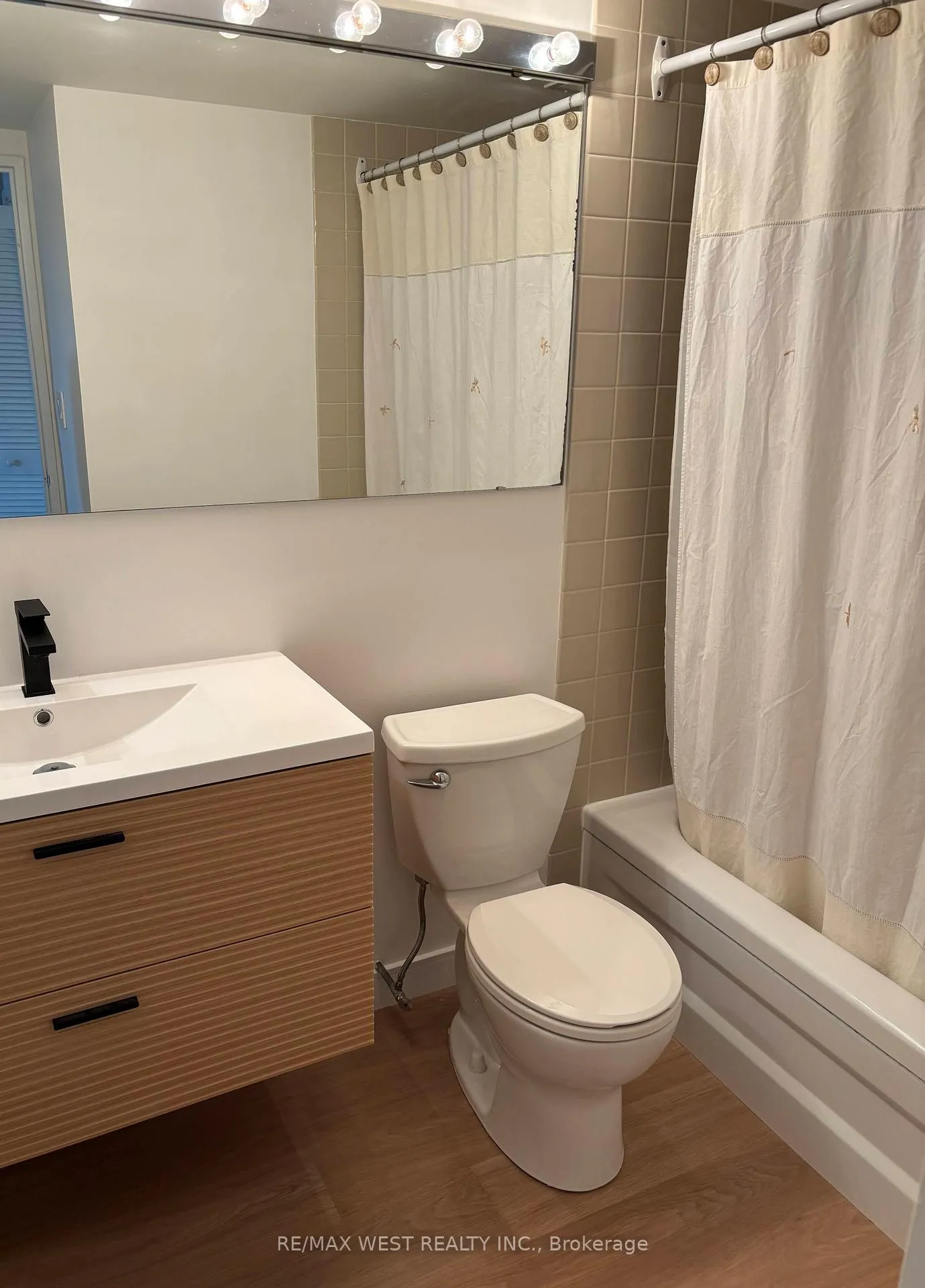 Photo 15 of Unit 1908, 260 Scarlett Road, Toronto, Rockcliffe-Smythe — HOMEH