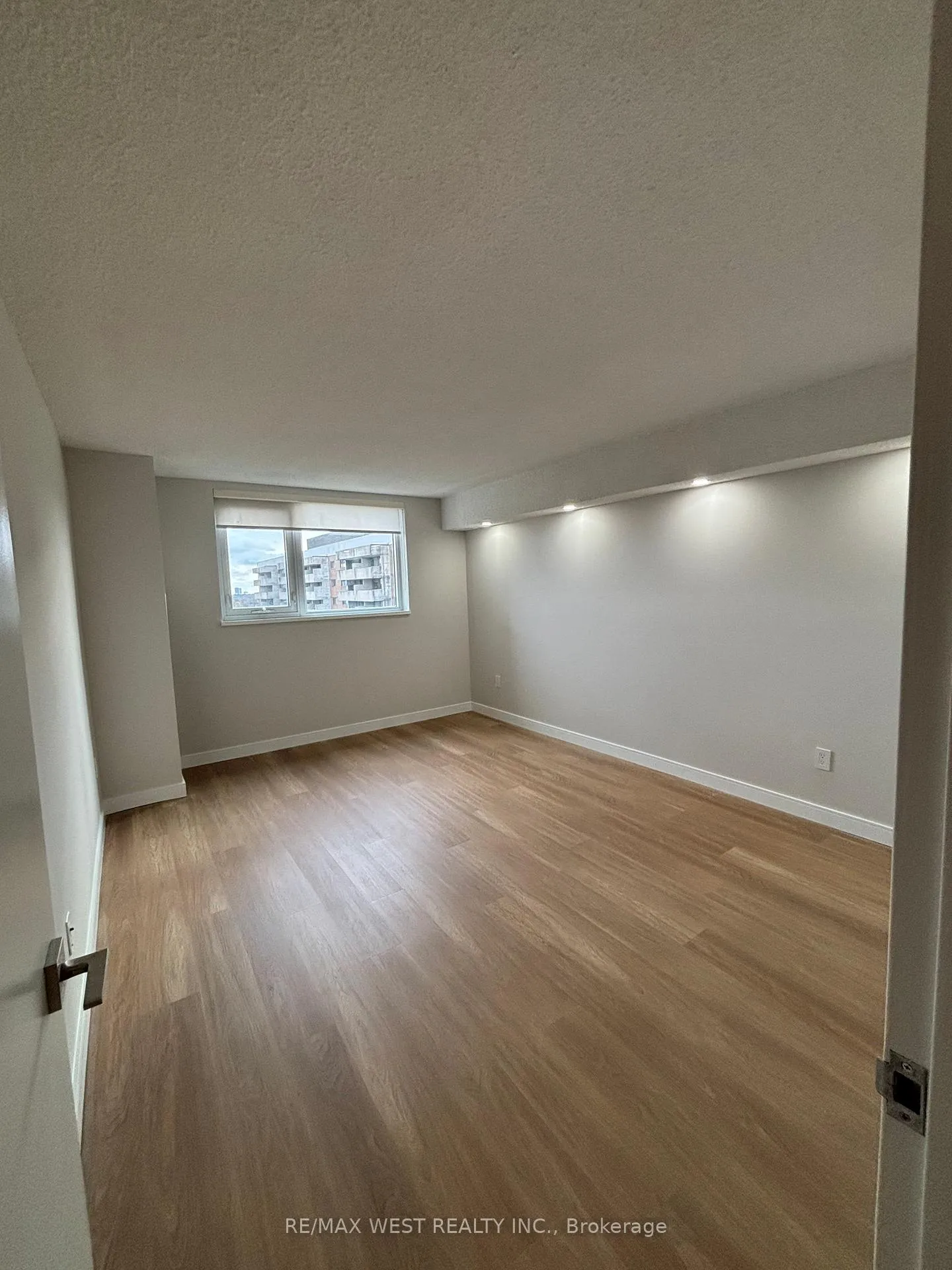 Photo 16 of Unit 1908, 260 Scarlett Road, Toronto, Rockcliffe-Smythe — HOMEH
