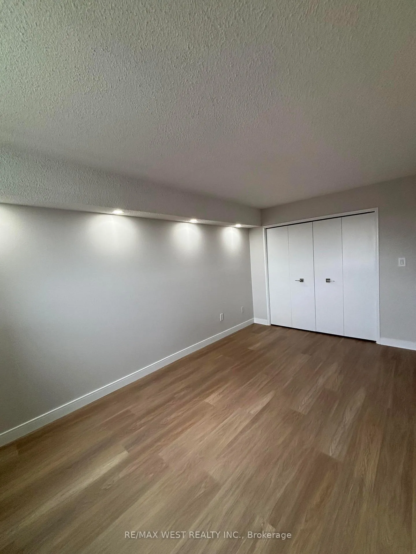 Photo 17 of Unit 1908, 260 Scarlett Road, Toronto, Rockcliffe-Smythe — HOMEH