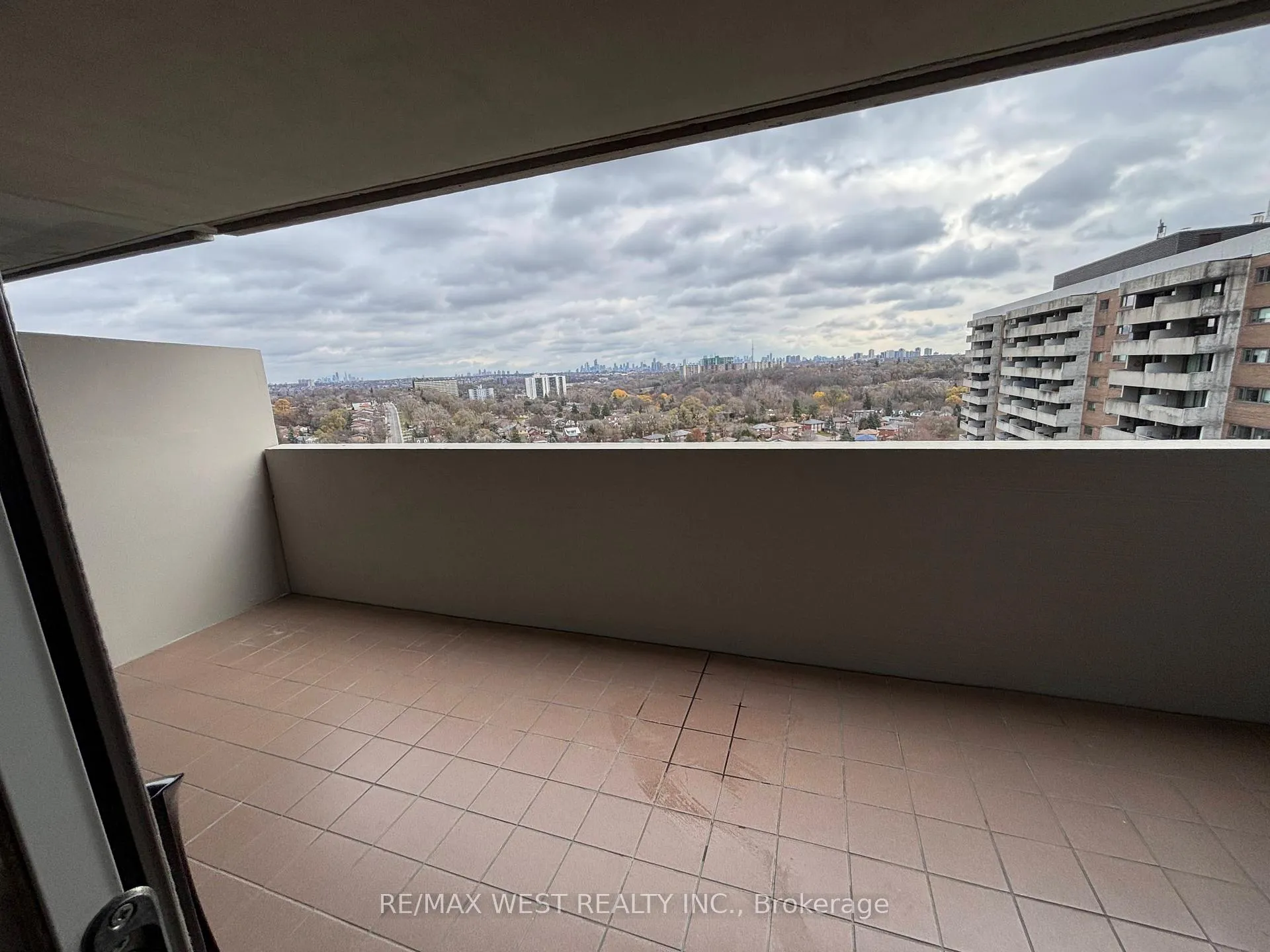 Photo 21 of Unit 1908, 260 Scarlett Road, Toronto, Rockcliffe-Smythe — HOMEH