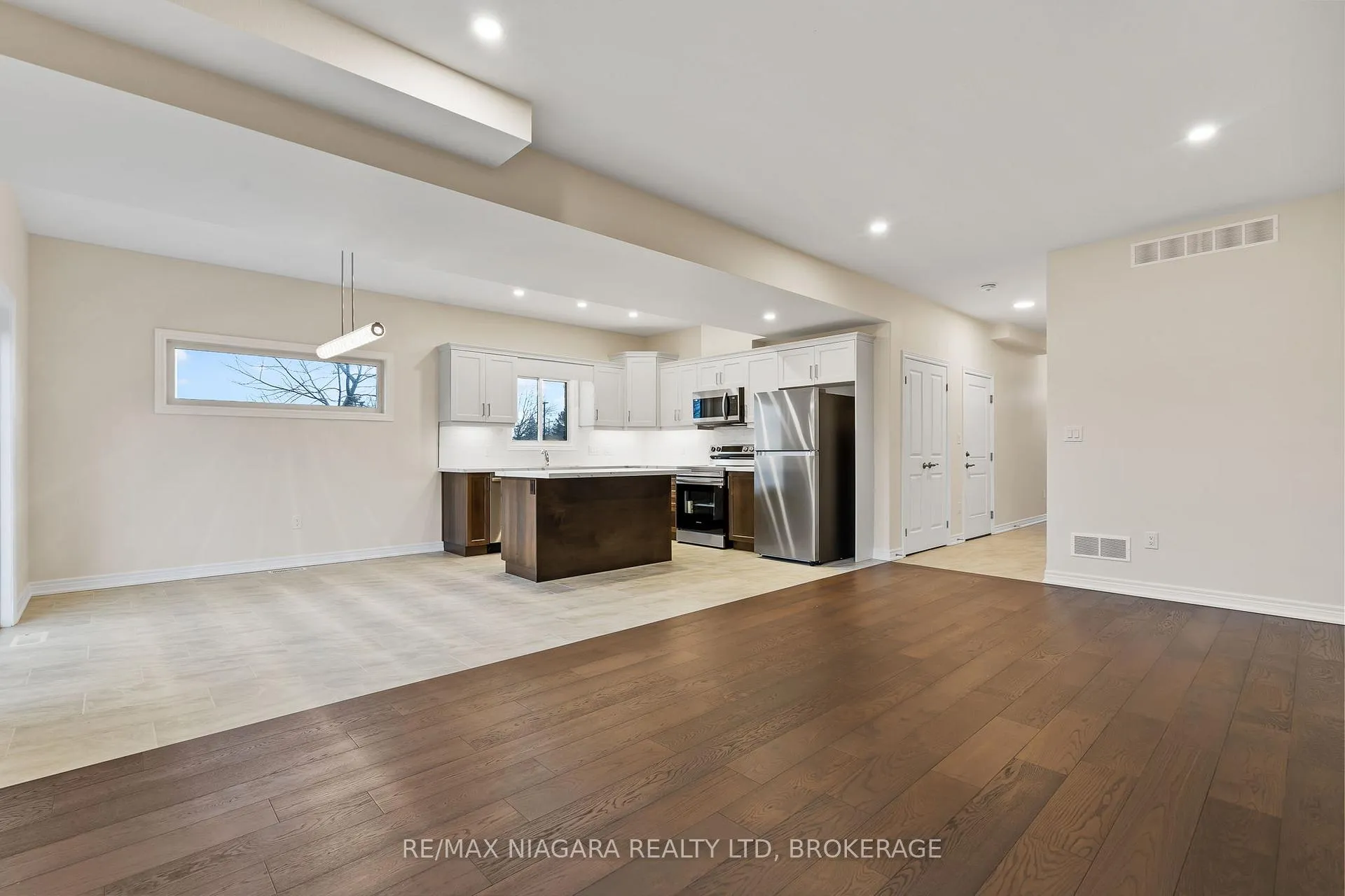 Photo 6 of Unit B, 427 Vine Street, St. Catharines, Vine/Linwell — HOMEH