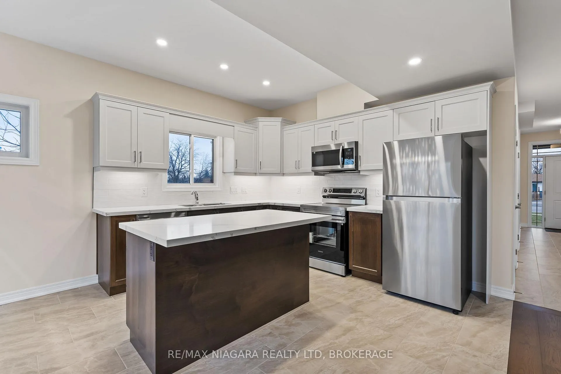Photo 7 of Unit B, 427 Vine Street, St. Catharines, Vine/Linwell — HOMEH