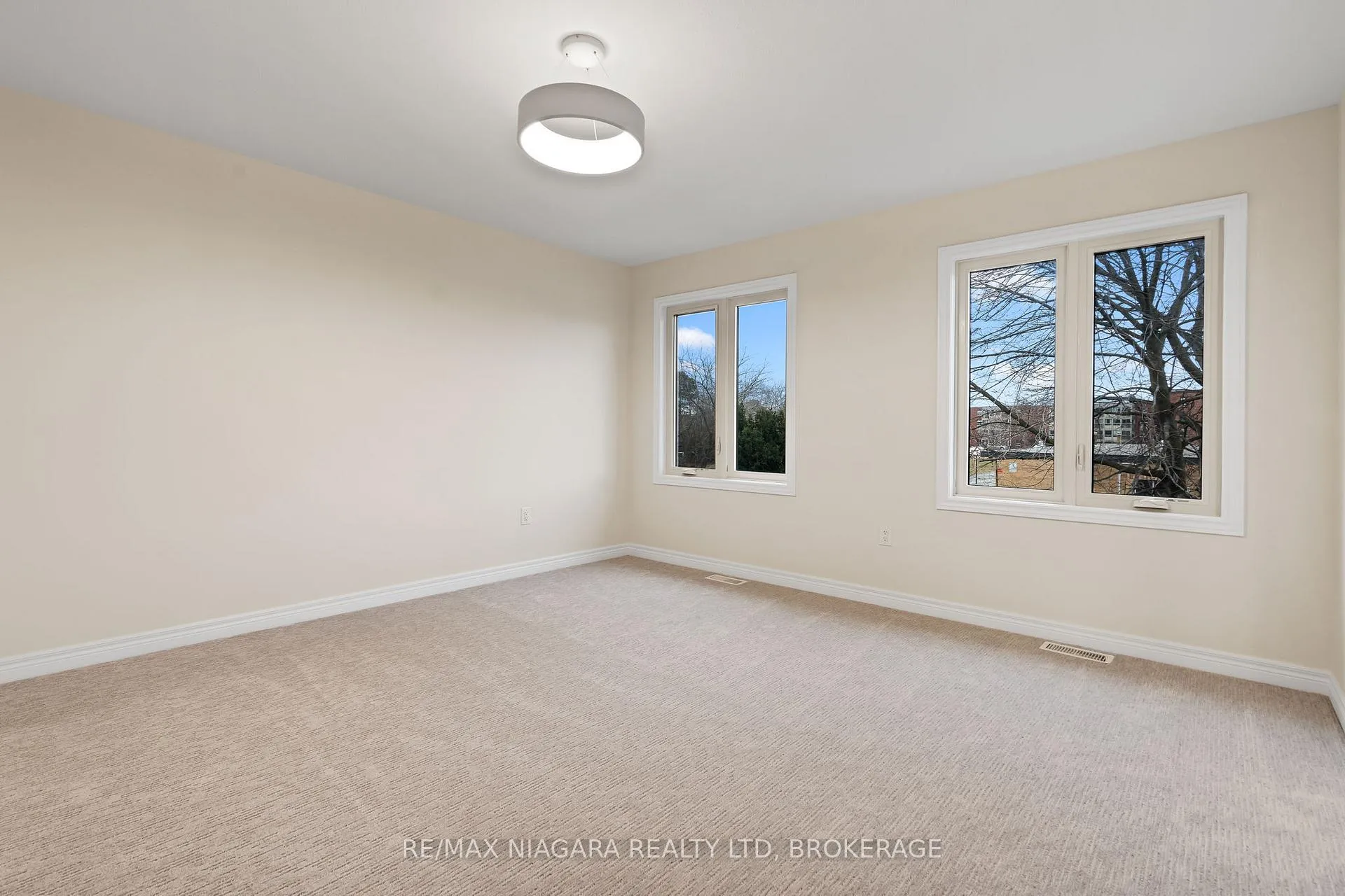Photo 15 of Unit B, 427 Vine Street, St. Catharines, Vine/Linwell — HOMEH
