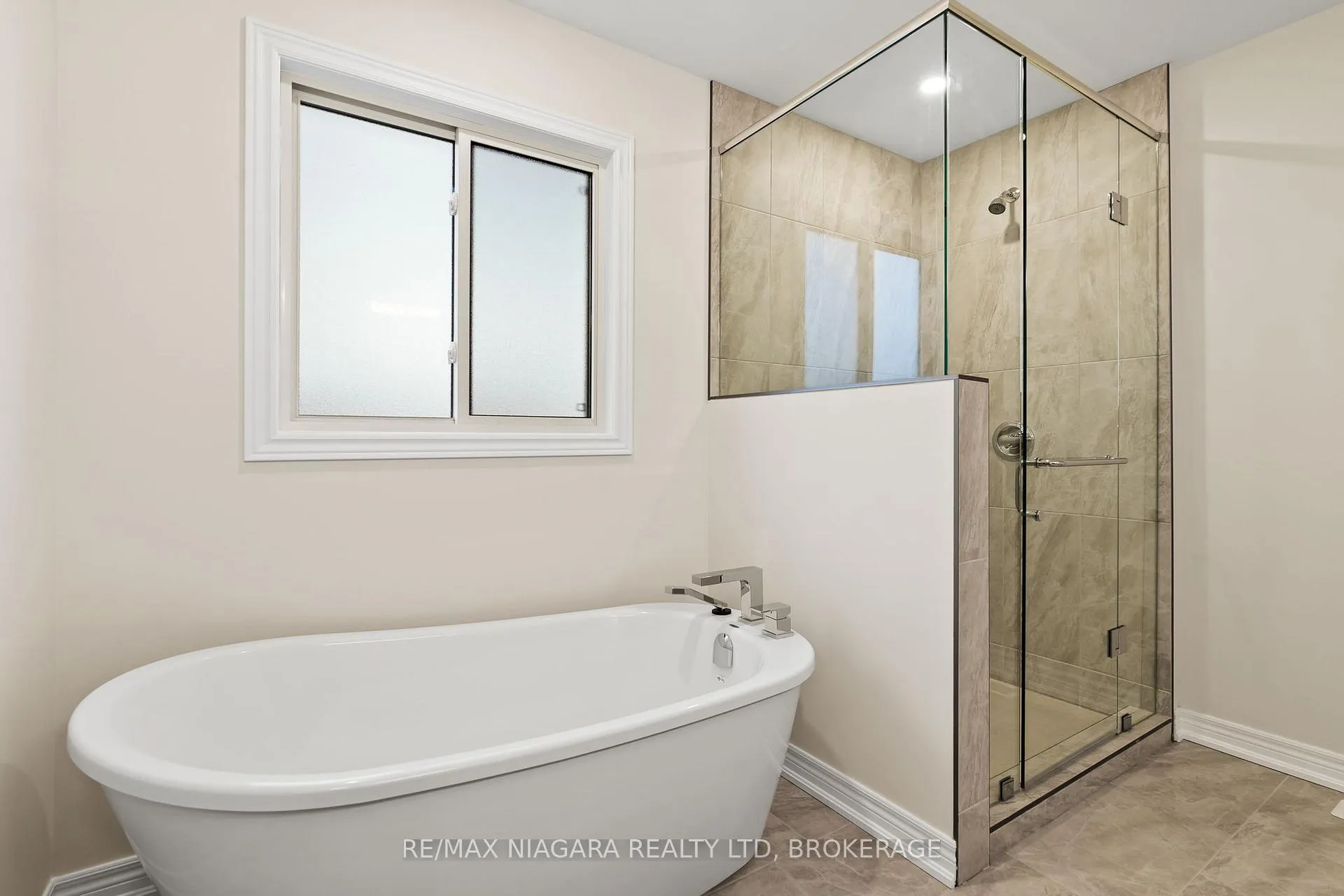 Photo 18 of Unit B, 427 Vine Street, St. Catharines, Vine/Linwell — HOMEH