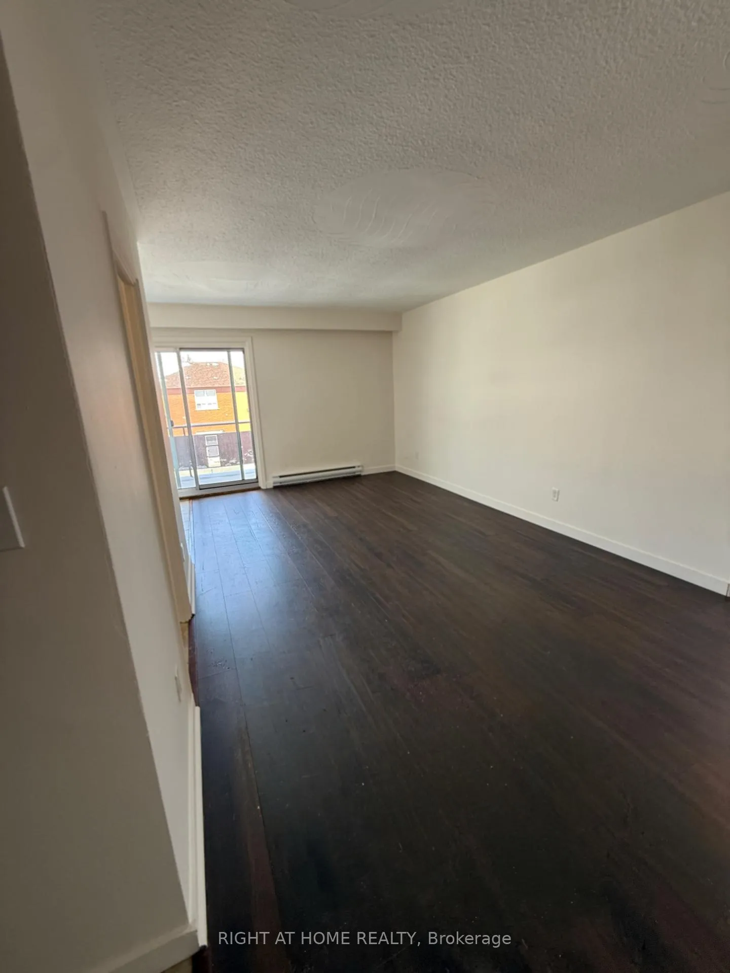Photo 5 of Unit 9, 346 Elgin Court, Oshawa, McLaughlin — HOMEH