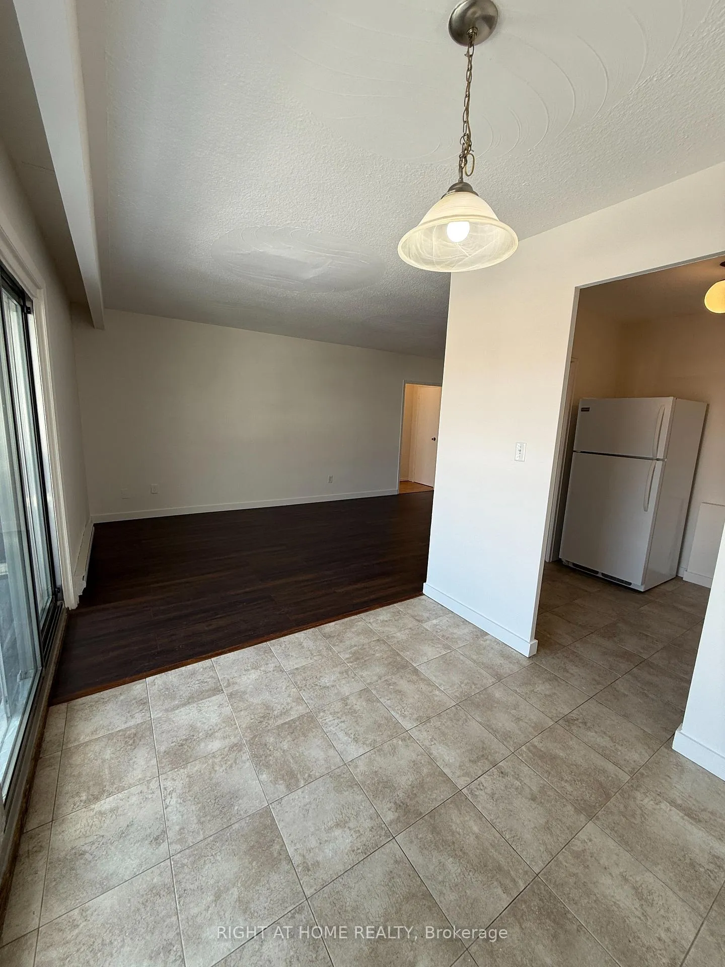 Photo 6 of Unit 9, 346 Elgin Court, Oshawa, McLaughlin — HOMEH